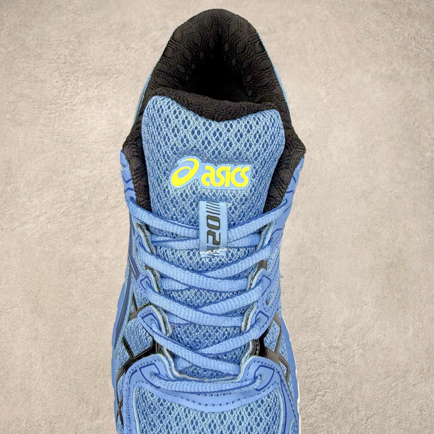 图片[5]-Asics Gel-kayano 20 亚瑟士舒适时尚低帮跑步鞋 GEL-KAYANO 20代问世于2013年以卓越的缓冲性能在长跑领域而闻名 该鞋款拥抱建筑美学 从建筑物和汽车中汲取设计灵感 富有科技感的外观造型 多功能性满足日常生活的使用需求 ASICS（亚瑟士）是日本实业家鬼冢喜八郎创立的跑鞋运动品牌，名字想法源自著名的拉丁谚语“AnimaSana In Corpore Sano”，意为“健全的精神寓于强健的体魄”。正如其名字的含义，ASICS亚瑟士一直坚信保持身体的健康与活力是打造健康快乐的生活方式的最佳途径。亚瑟士的跑鞋、篮球鞋等系列集专业与美貌于一身，拥有极高的热度。2016年，ASICS在“2016年日本最佳全球品牌”排行榜名列第17名。尺码：36 37 37.5 38 39 39.5 40 40.5 41.5 42 42.5 43.5 44 45-选品中心