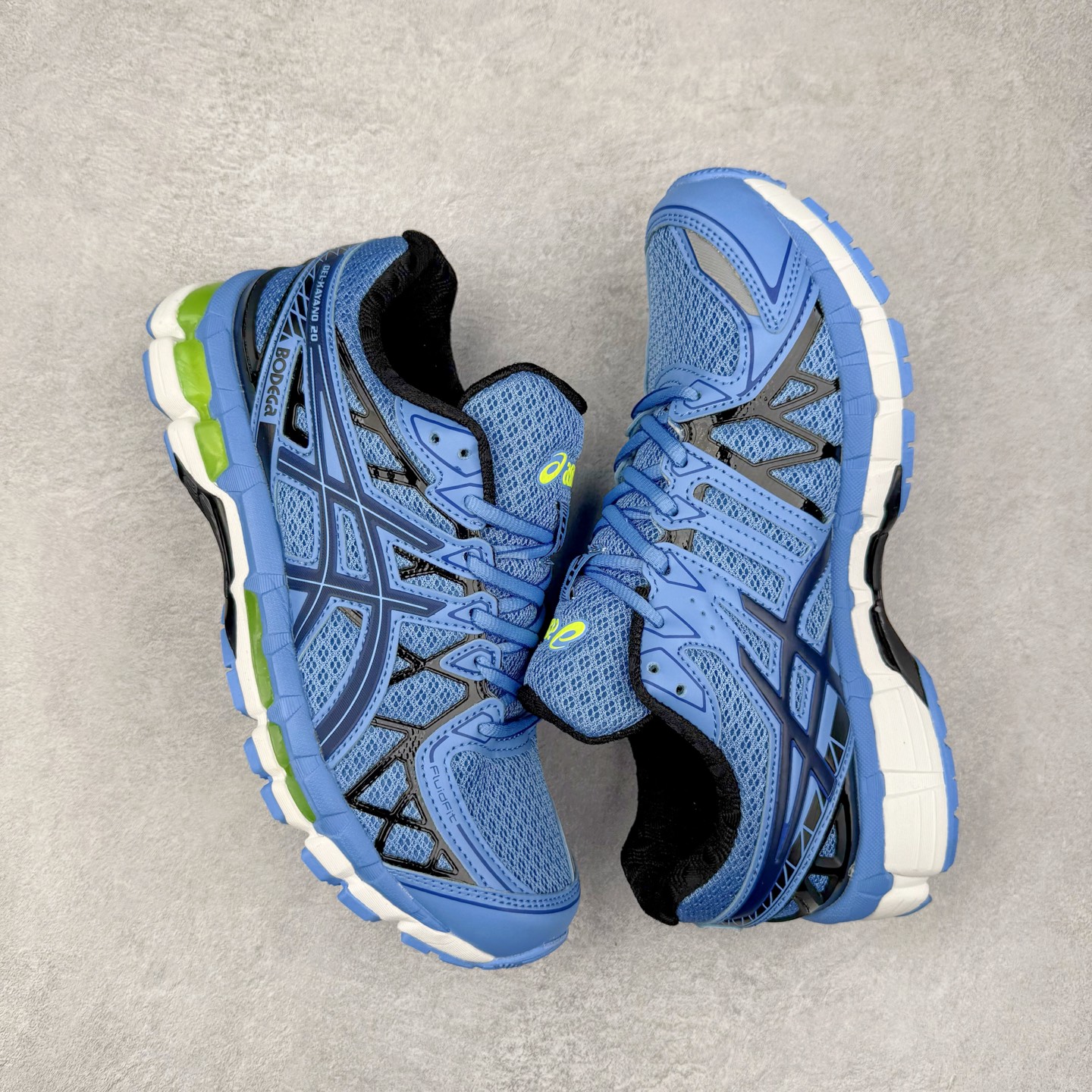 图片[3]-Asics Gel-kayano 20 亚瑟士舒适时尚低帮跑步鞋 GEL-KAYANO 20代问世于2013年以卓越的缓冲性能在长跑领域而闻名 该鞋款拥抱建筑美学 从建筑物和汽车中汲取设计灵感 富有科技感的外观造型 多功能性满足日常生活的使用需求 ASICS（亚瑟士）是日本实业家鬼冢喜八郎创立的跑鞋运动品牌，名字想法源自著名的拉丁谚语“AnimaSana In Corpore Sano”，意为“健全的精神寓于强健的体魄”。正如其名字的含义，ASICS亚瑟士一直坚信保持身体的健康与活力是打造健康快乐的生活方式的最佳途径。亚瑟士的跑鞋、篮球鞋等系列集专业与美貌于一身，拥有极高的热度。2016年，ASICS在“2016年日本最佳全球品牌”排行榜名列第17名。尺码：36 37 37.5 38 39 39.5 40 40.5 41.5 42 42.5 43.5 44 45-选品中心