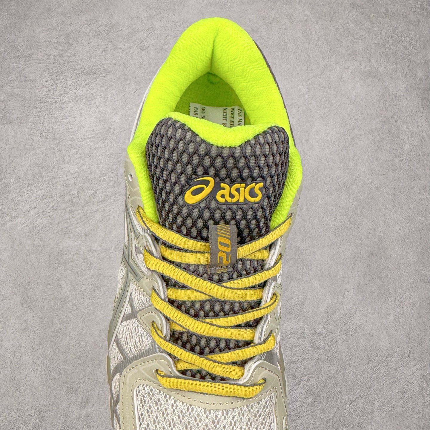 图片[5]-Asics Gel-kayano 20 亚瑟士舒适时尚低帮跑步鞋 GEL-KAYANO 20代问世于2013年以卓越的缓冲性能在长跑领域而闻名 该鞋款拥抱建筑美学 从建筑物和汽车中汲取设计灵感 富有科技感的外观造型 多功能性满足日常生活的使用需求 ASICS（亚瑟士）是日本实业家鬼冢喜八郎创立的跑鞋运动品牌，名字想法源自著名的拉丁谚语“AnimaSana In Corpore Sano”，意为“健全的精神寓于强健的体魄”。正如其名字的含义，ASICS亚瑟士一直坚信保持身体的健康与活力是打造健康快乐的生活方式的最佳途径。亚瑟士的跑鞋、篮球鞋等系列集专业与美貌于一身，拥有极高的热度。2016年，ASICS在“2016年日本最佳全球品牌”排行榜名列第17名。尺码：36 37 37.5 38 39 39.5 40 40.5 41.5 42 42.5 43.5 44 45-选品中心