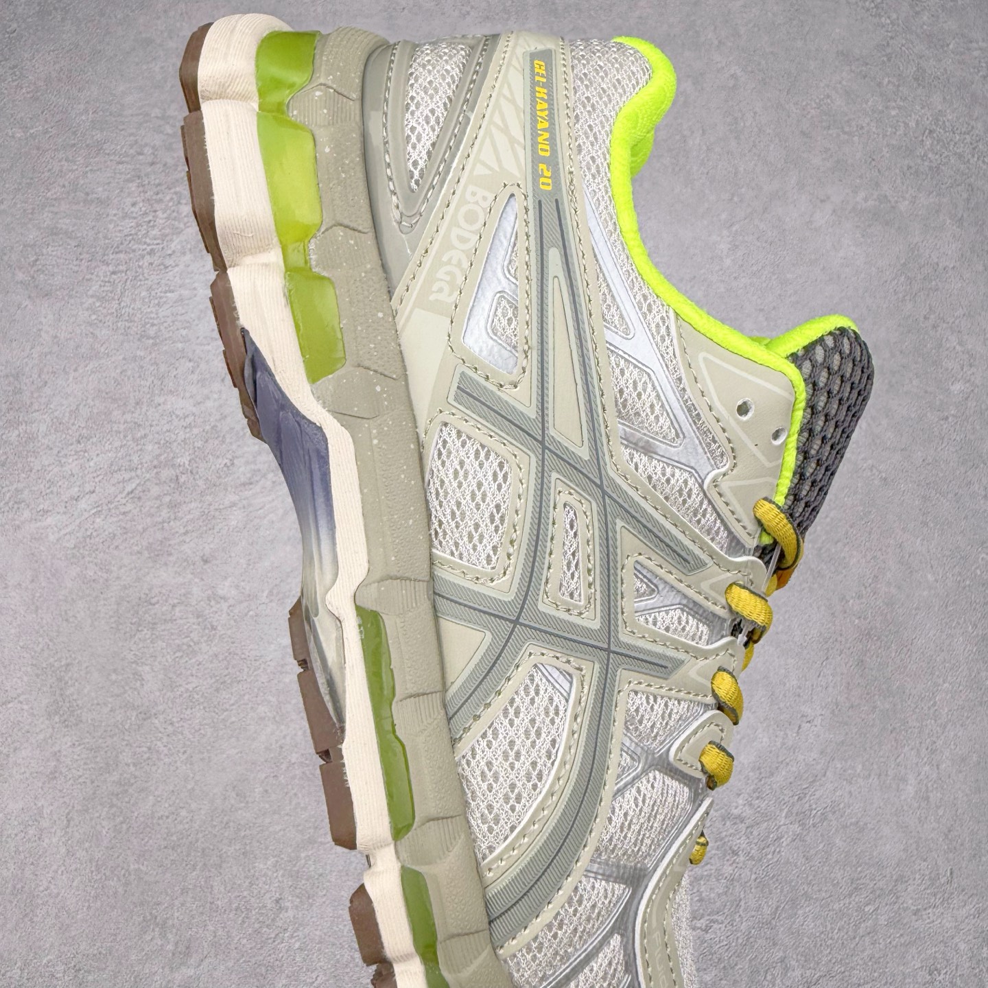 图片[6]-Asics Gel-kayano 20 亚瑟士舒适时尚低帮跑步鞋 GEL-KAYANO 20代问世于2013年以卓越的缓冲性能在长跑领域而闻名 该鞋款拥抱建筑美学 从建筑物和汽车中汲取设计灵感 富有科技感的外观造型 多功能性满足日常生活的使用需求 ASICS（亚瑟士）是日本实业家鬼冢喜八郎创立的跑鞋运动品牌，名字想法源自著名的拉丁谚语“AnimaSana In Corpore Sano”，意为“健全的精神寓于强健的体魄”。正如其名字的含义，ASICS亚瑟士一直坚信保持身体的健康与活力是打造健康快乐的生活方式的最佳途径。亚瑟士的跑鞋、篮球鞋等系列集专业与美貌于一身，拥有极高的热度。2016年，ASICS在“2016年日本最佳全球品牌”排行榜名列第17名。尺码：36 37 37.5 38 39 39.5 40 40.5 41.5 42 42.5 43.5 44 45-选品中心