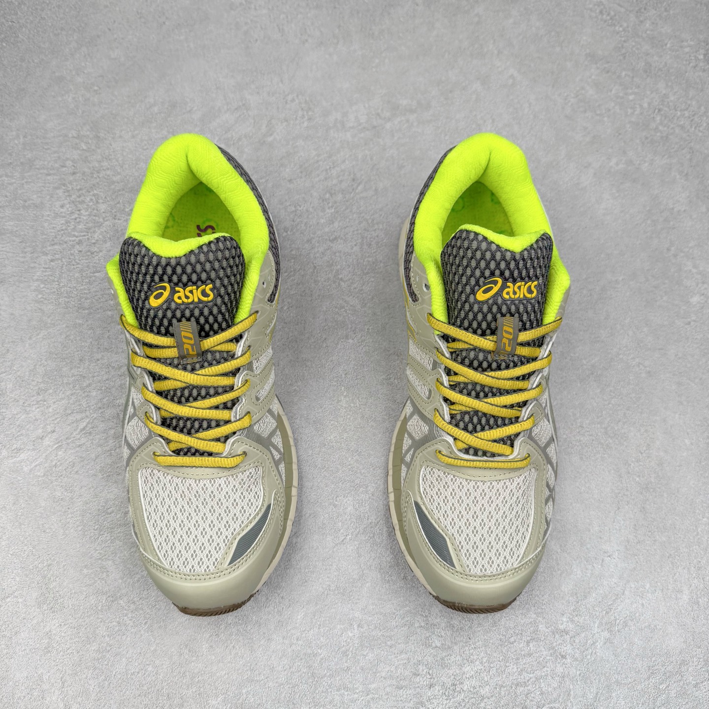 图片[2]-Asics Gel-kayano 20 亚瑟士舒适时尚低帮跑步鞋 GEL-KAYANO 20代问世于2013年以卓越的缓冲性能在长跑领域而闻名 该鞋款拥抱建筑美学 从建筑物和汽车中汲取设计灵感 富有科技感的外观造型 多功能性满足日常生活的使用需求 ASICS（亚瑟士）是日本实业家鬼冢喜八郎创立的跑鞋运动品牌，名字想法源自著名的拉丁谚语“AnimaSana In Corpore Sano”，意为“健全的精神寓于强健的体魄”。正如其名字的含义，ASICS亚瑟士一直坚信保持身体的健康与活力是打造健康快乐的生活方式的最佳途径。亚瑟士的跑鞋、篮球鞋等系列集专业与美貌于一身，拥有极高的热度。2016年，ASICS在“2016年日本最佳全球品牌”排行榜名列第17名。尺码：36 37 37.5 38 39 39.5 40 40.5 41.5 42 42.5 43.5 44 45-选品中心