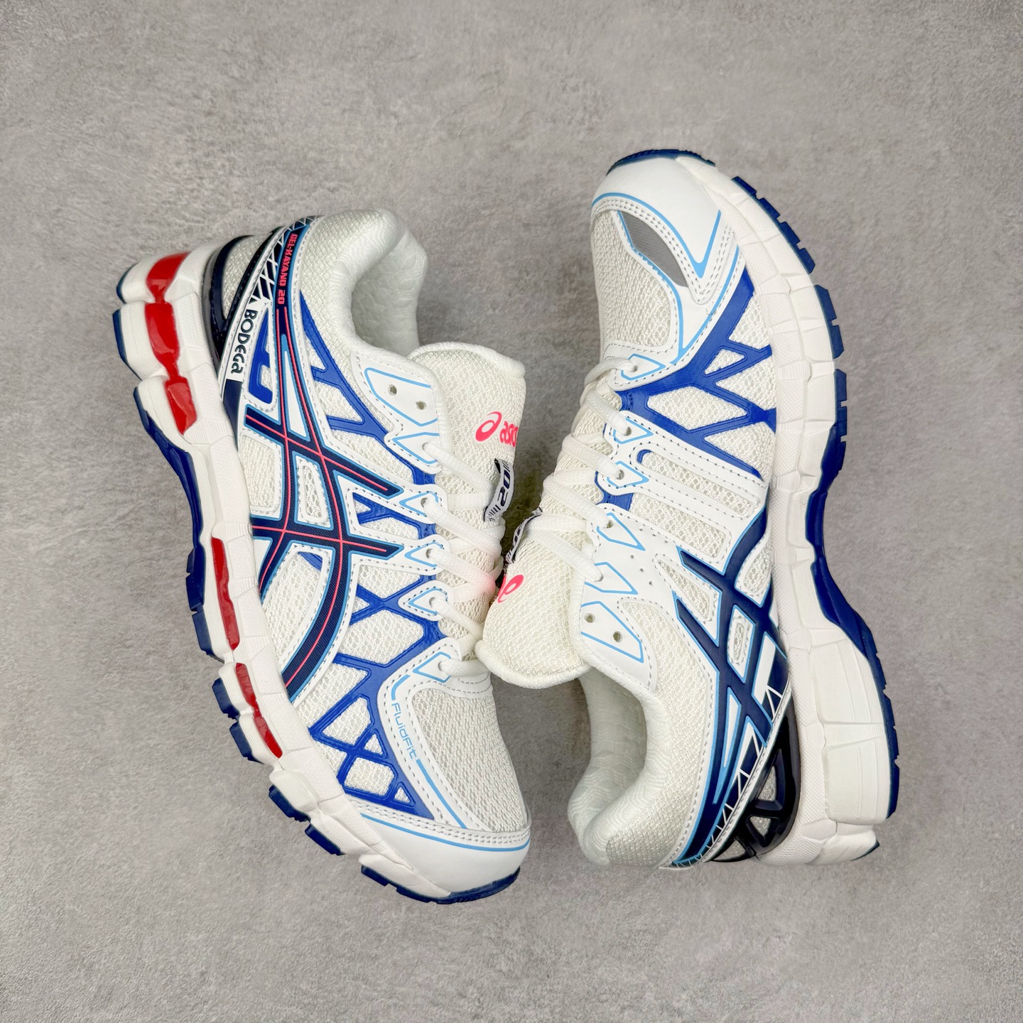 图片[3]-Asics Gel-kayano 20 亚瑟士舒适时尚低帮跑步鞋 GEL-KAYANO 20代问世于2013年以卓越的缓冲性能在长跑领域而闻名 该鞋款拥抱建筑美学 从建筑物和汽车中汲取设计灵感 富有科技感的外观造型 多功能性满足日常生活的使用需求 ASICS（亚瑟士）是日本实业家鬼冢喜八郎创立的跑鞋运动品牌，名字想法源自著名的拉丁谚语“AnimaSana In Corpore Sano”，意为“健全的精神寓于强健的体魄”。正如其名字的含义，ASICS亚瑟士一直坚信保持身体的健康与活力是打造健康快乐的生活方式的最佳途径。亚瑟士的跑鞋、篮球鞋等系列集专业与美貌于一身，拥有极高的热度。2016年，ASICS在“2016年日本最佳全球品牌”排行榜名列第17名。尺码：36 37 37.5 38 39 39.5 40 40.5 41.5 42 42.5 43.5 44 45-选品中心