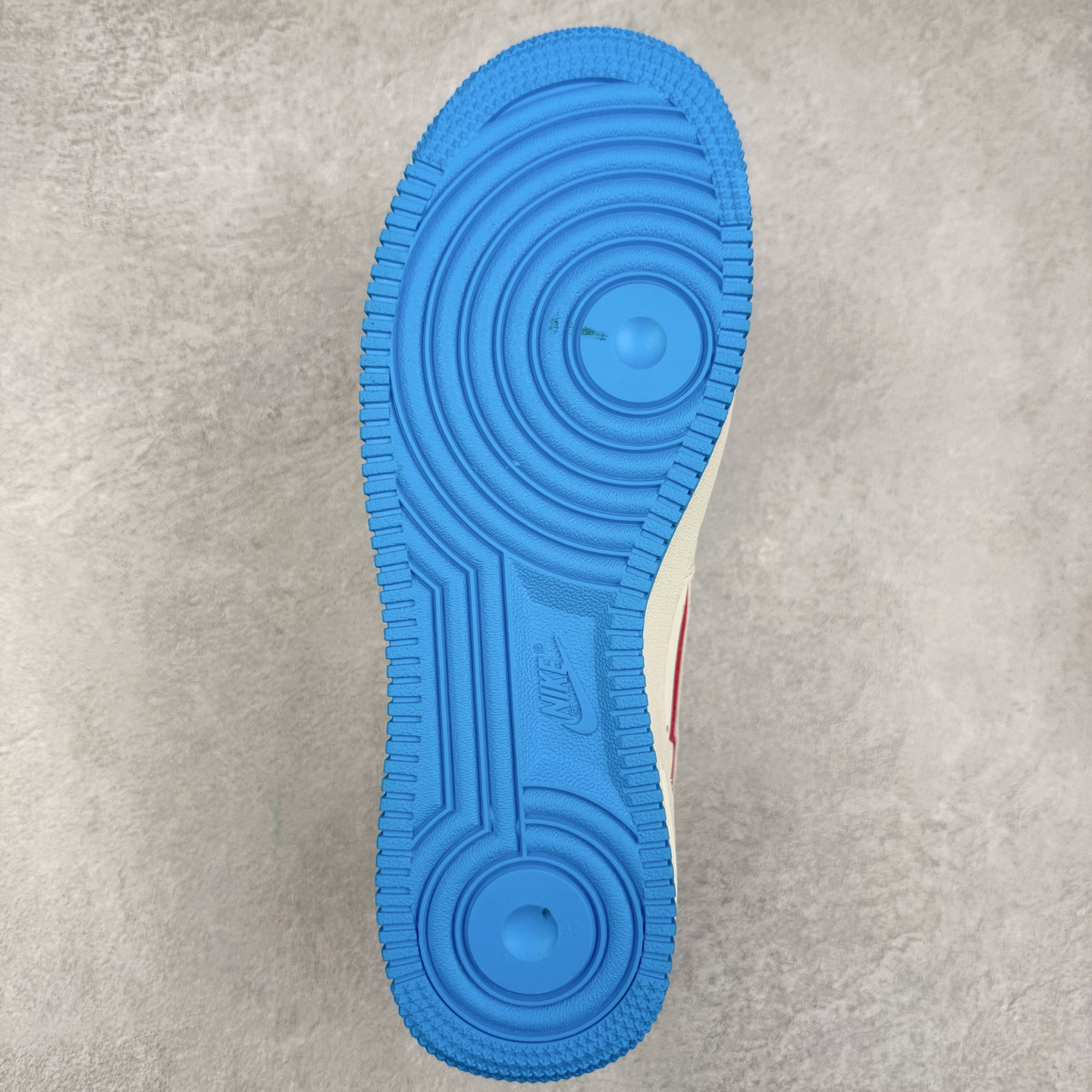 图片[9]-NK Air Force 1´07 Low 空军一号低帮百搭休闲运动板鞋 SC0601-567 柔软、弹性十足的缓震性能和出色的中底设计 横跨复古与现代的外型结合 造就出风靡全球 三十多年的Force 1 直到今天还深受青睐 实拍调校N版已经零色差零失真 百分百还原实物色彩所见即所得 不存在货不对板色差等低级问题 选购参考实物拍摄 不混卖不参货 只用心做好货严格选品 承诺混一赔十 尺码：36 36.5 37.5 38 38.5 39 40 40.5 41 42 42.5 43 44 44.5 45-选品中心