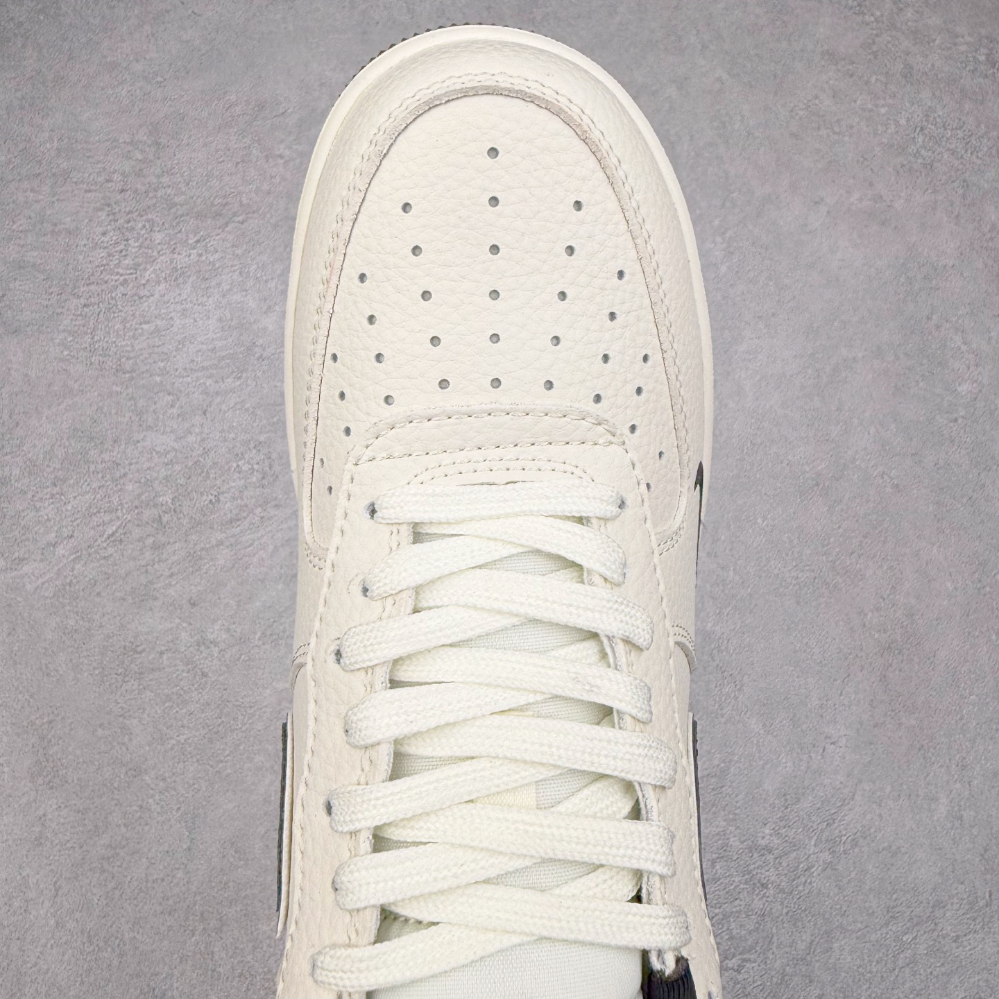 图片[4]-NK Air Force 1´07 Low 空军一号低帮百搭休闲运动板鞋 DF0188-072 柔软、弹性十足的缓震性能和出色的中底设计 横跨复古与现代的外型结合 造就出风靡全球 三十多年的Force 1 直到今天还深受青睐 实拍调校N版已经零色差零失真 百分百还原实物色彩所见即所得 不存在货不对板色差等低级问题 选购参考实物拍摄 不混卖不参货 只用心做好货严格选品 承诺混一赔十 尺码：36 36.5 37.5 38 38.5 39 40 40.5 41 42 42.5 43 44 44.5 45-选品中心