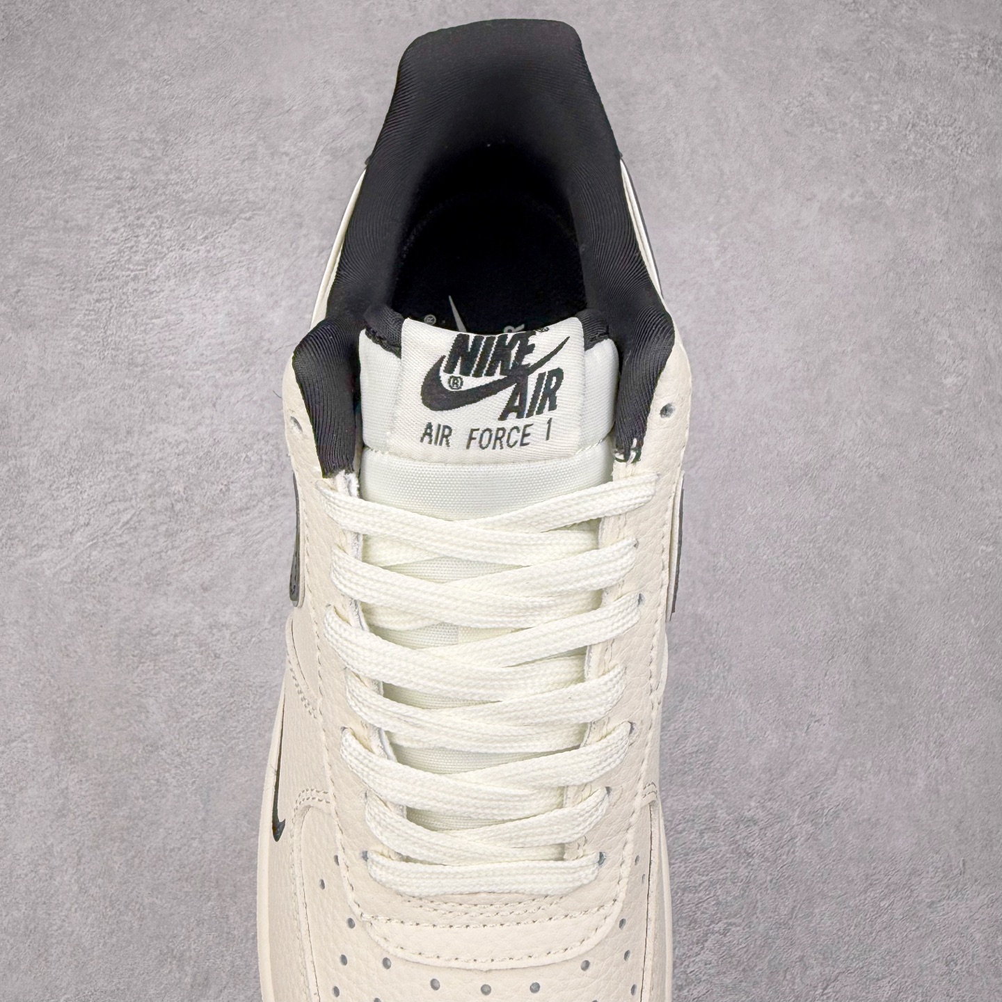 图片[5]-NK Air Force 1´07 Low 空军一号低帮百搭休闲运动板鞋 DF0188-072 柔软、弹性十足的缓震性能和出色的中底设计 横跨复古与现代的外型结合 造就出风靡全球 三十多年的Force 1 直到今天还深受青睐 实拍调校N版已经零色差零失真 百分百还原实物色彩所见即所得 不存在货不对板色差等低级问题 选购参考实物拍摄 不混卖不参货 只用心做好货严格选品 承诺混一赔十 尺码：36 36.5 37.5 38 38.5 39 40 40.5 41 42 42.5 43 44 44.5 45-选品中心