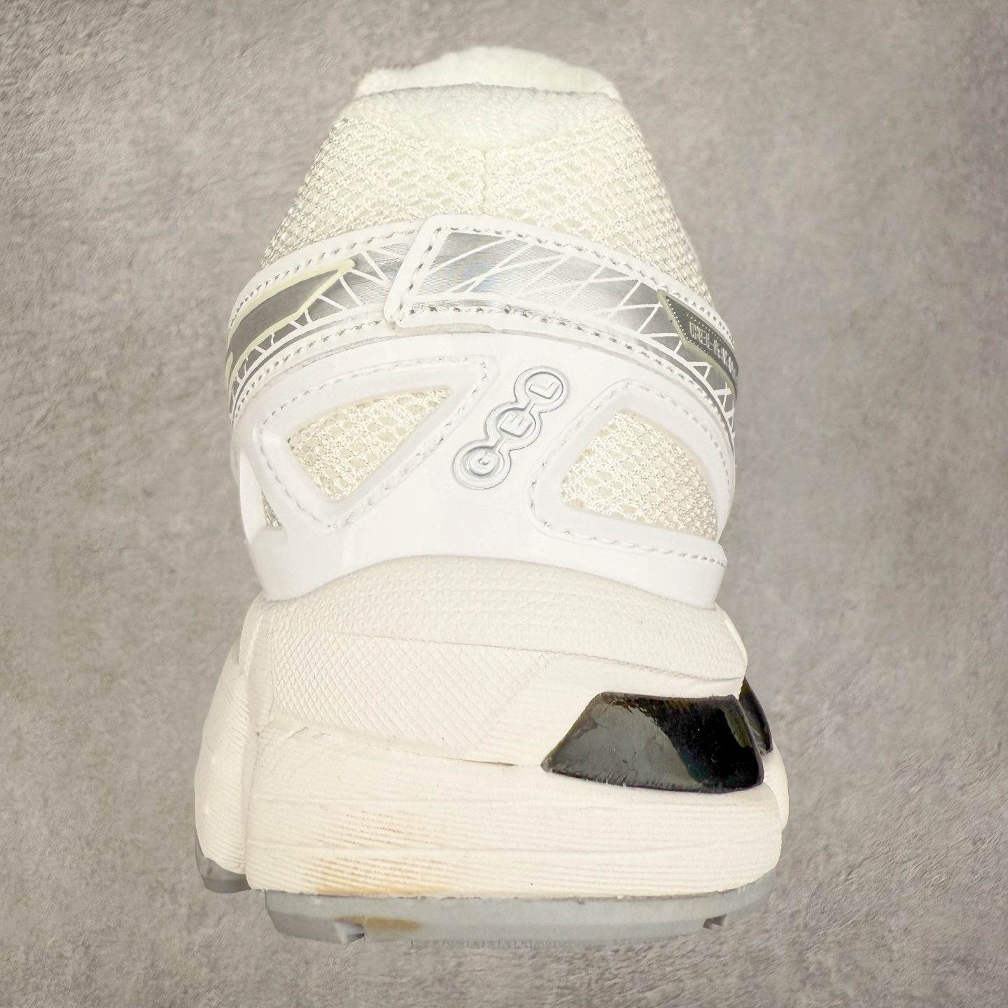 图片[8]-Asics Gel-kayano 20 亚瑟士舒适时尚低帮跑步鞋 GEL-KAYANO 20代问世于2013年以卓越的缓冲性能在长跑领域而闻名 该鞋款拥抱建筑美学 从建筑物和汽车中汲取设计灵感 富有科技感的外观造型 多功能性满足日常生活的使用需求 ASICS（亚瑟士）是日本实业家鬼冢喜八郎创立的跑鞋运动品牌，名字想法源自著名的拉丁谚语“AnimaSana In Corpore Sano”，意为“健全的精神寓于强健的体魄”。正如其名字的含义，ASICS亚瑟士一直坚信保持身体的健康与活力是打造健康快乐的生活方式的最佳途径。亚瑟士的跑鞋、篮球鞋等系列集专业与美貌于一身，拥有极高的热度。2016年，ASICS在“2016年日本最佳全球品牌”排行榜名列第17名。尺码：36 37 37.5 38 39 39.5 40 40.5 41.5 42 42.5 43.5 44 45-选品中心