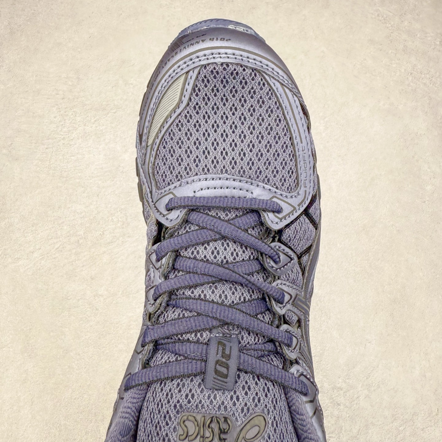 图片[4]-Asics Gel-kayano 20 亚瑟士舒适时尚低帮跑步鞋 GEL-KAYANO 20代问世于2013年以卓越的缓冲性能在长跑领域而闻名 该鞋款拥抱建筑美学 从建筑物和汽车中汲取设计灵感 富有科技感的外观造型 多功能性满足日常生活的使用需求 ASICS（亚瑟士）是日本实业家鬼冢喜八郎创立的跑鞋运动品牌，名字想法源自著名的拉丁谚语“AnimaSana In Corpore Sano”，意为“健全的精神寓于强健的体魄”。正如其名字的含义，ASICS亚瑟士一直坚信保持身体的健康与活力是打造健康快乐的生活方式的最佳途径。亚瑟士的跑鞋、篮球鞋等系列集专业与美貌于一身，拥有极高的热度。2016年，ASICS在“2016年日本最佳全球品牌”排行榜名列第17名。尺码：36 37 37.5 38 39 39.5 40 40.5 41.5 42 42.5 43.5 44 45-选品中心