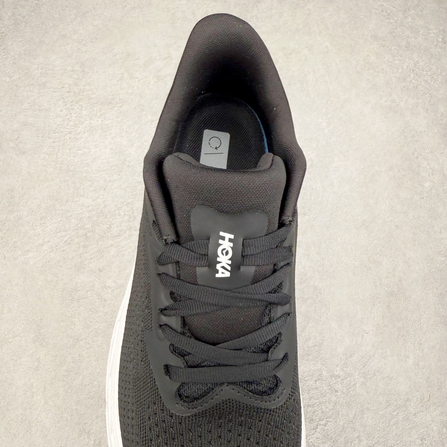 图片[5]-HOKA ONE ONE Arahi 7 舒适柔软防滑耐磨 低帮休闲跑步鞋 HOKA ONE ONE是来自美国的跑步鞋知名品牌，创立于2009年，始终致力于为所有跑者提供更新、更好的跑步装备。相比常规跑鞋，HOKA ONE ONE特别研发使用性能独特的几何形跑鞋中底，此种鞋底更厚、更高、回弹性也更好，除了卓越的缓冲性能，它还能为各种阶段的跑者带来更具动感、更加稳定的跑步体验。HOKAONE ONE从设计之初就清楚意识到，要保证跑者步幅的均匀一致，双脚自然而然的运动至关重要。实拍调校N版已经零色差零失真 百分百还原实物色彩所见即所得 不存在货不对板色差等低级问题 选购参考实物拍摄 不混卖不参货 只用心做好货严格选品 承诺混一赔十 尺码：36 36.5 37.5 38 38.5 39 40 40.5 41 42 42.5 43 44 44.5 45-选品中心