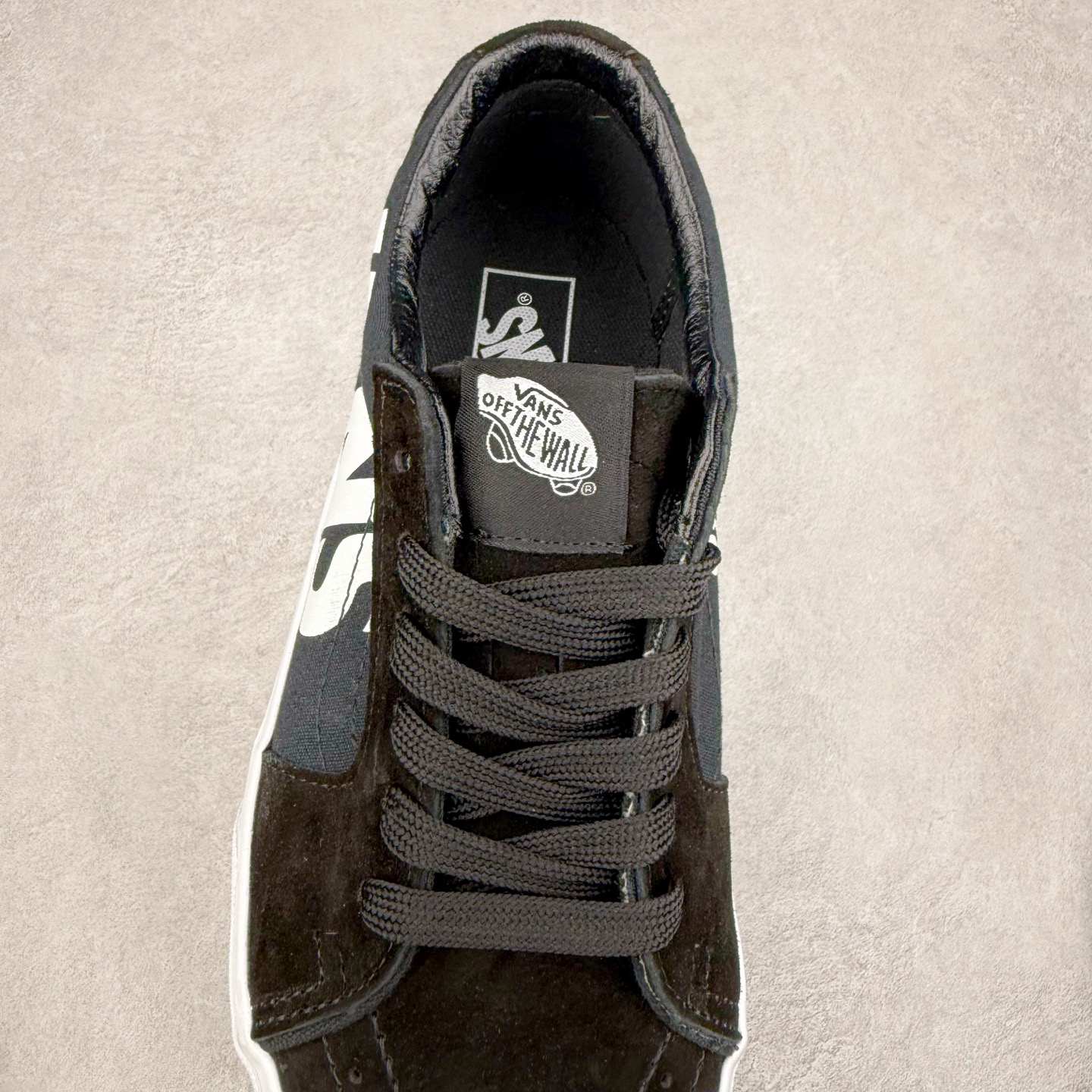 图片[5]-Vans Sk8-Low 黑白字母 范斯官方 防滑耐磨硫化帆布鞋 鞋面采用黑色帆布材质搭配VANS标志性Logo字母 极具辨识度 上脚百搭不出错 货号：VN0A5KXDY28 尺码：35 36 36.5 37 38 38.5 39 40 40.5 41 42 42.5 43 44-选品中心