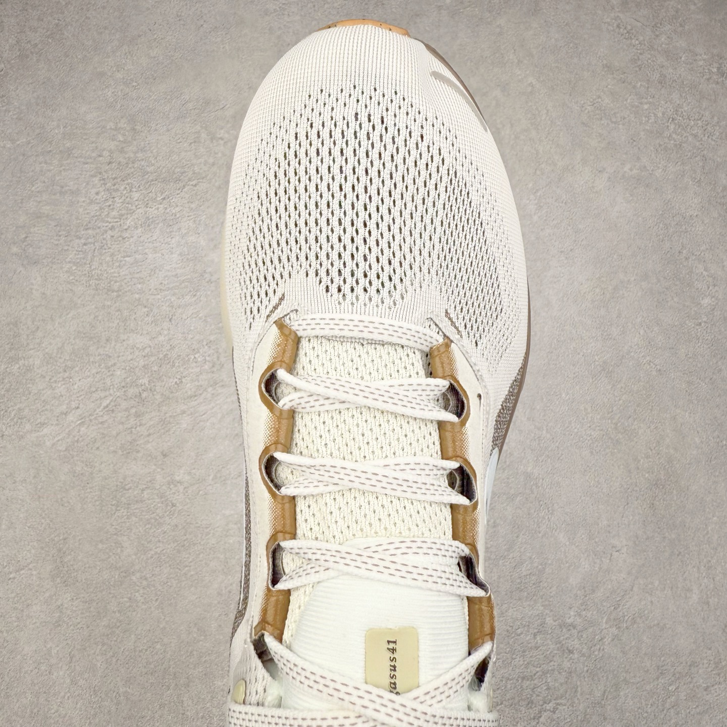 图片[4]-＃特价福利 NK Zoom Pegasus 飞马41代马拉松系列网面透气缓震疾速跑鞋 拥有 Zoom Air 一如既往的稳定感和流畅感 鞋面采用工程网眼设计 为特定高热区域营造出色透气性 进一步增加鞋面的穿孔数量 让足部能够快速散热 中足搭配 Flywire 飞线 在高速运动时营造舒适稳定的贴合感 内置Zoon气垫加持 动力十足 尺码：36 36.5 37.5 38 38.5 39 40 40.5 41 42 42.5 43 44 44.5 45-选品中心