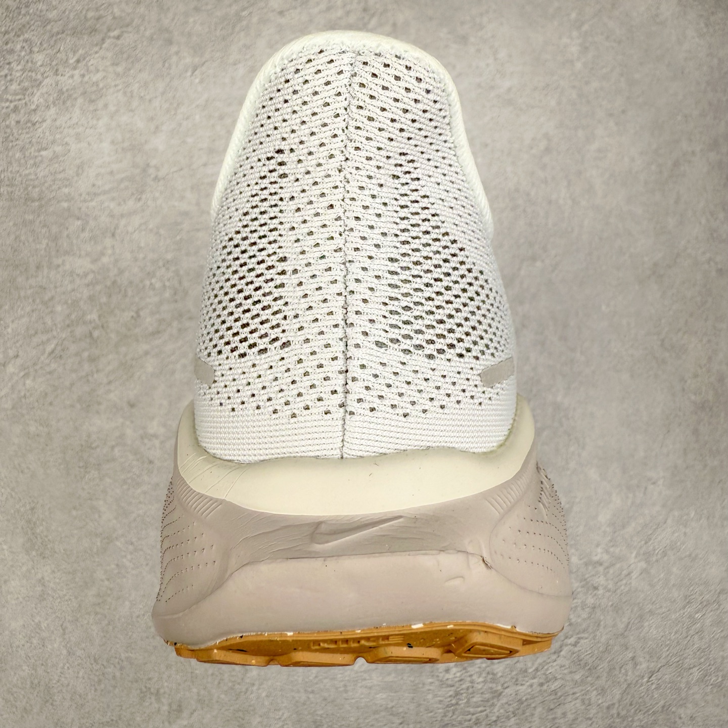 图片[8]-＃特价福利 NK Zoom Pegasus 飞马41代马拉松系列网面透气缓震疾速跑鞋 拥有 Zoom Air 一如既往的稳定感和流畅感 鞋面采用工程网眼设计 为特定高热区域营造出色透气性 进一步增加鞋面的穿孔数量 让足部能够快速散热 中足搭配 Flywire 飞线 在高速运动时营造舒适稳定的贴合感 内置Zoon气垫加持 动力十足 尺码：36 36.5 37.5 38 38.5 39 40 40.5 41 42 42.5 43 44 44.5 45-选品中心