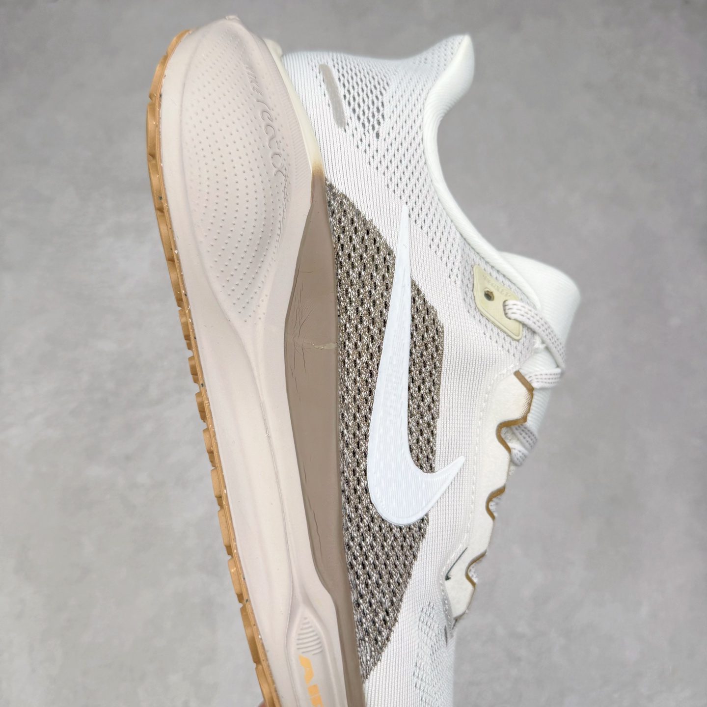 图片[6]-＃特价福利 NK Zoom Pegasus 飞马41代马拉松系列网面透气缓震疾速跑鞋 拥有 Zoom Air 一如既往的稳定感和流畅感 鞋面采用工程网眼设计 为特定高热区域营造出色透气性 进一步增加鞋面的穿孔数量 让足部能够快速散热 中足搭配 Flywire 飞线 在高速运动时营造舒适稳定的贴合感 内置Zoon气垫加持 动力十足 尺码：36 36.5 37.5 38 38.5 39 40 40.5 41 42 42.5 43 44 44.5 45-选品中心