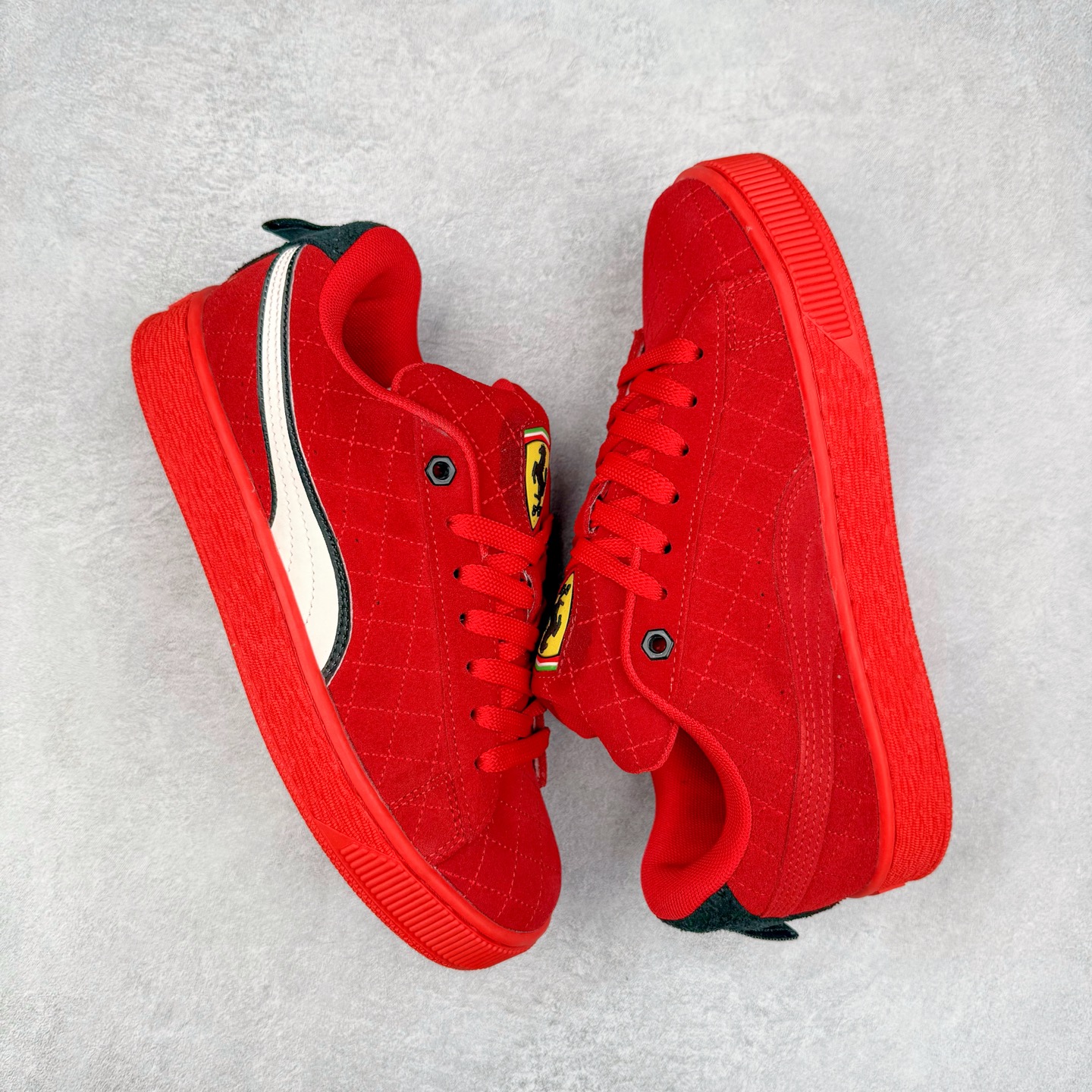 图片[3]-＃C版 PUMA SUEDE XL 彪马新款面包鞋男女同款复古休闲板鞋 赠送一双鞋带 鞋身通体采用细腻的麂皮材质 厚实柔软 质感出众 鞋侧保留PUMA标志性跑道图案 侧面与后跟点缀金属色PUMA LOGO 兼具辨识度与细节感 加厚鞋垫、饱满鞋舌 搭配加宽扁形鞋带 使得穿着感更加贴合与舒适 值得一提的是 本季SUEDE XL鞋款以黑色、红色及蓝色最为瞩目 经典黑的配色 在低调之余可轻松驾驭任何潮流风格造型 而高饱和度的配色 则是当之无愧的早春出街利器。货号： 395205 尺码：36 37 37.5 38 38.5 39 40 40.5 41 42 42.5 43 44 45-选品中心