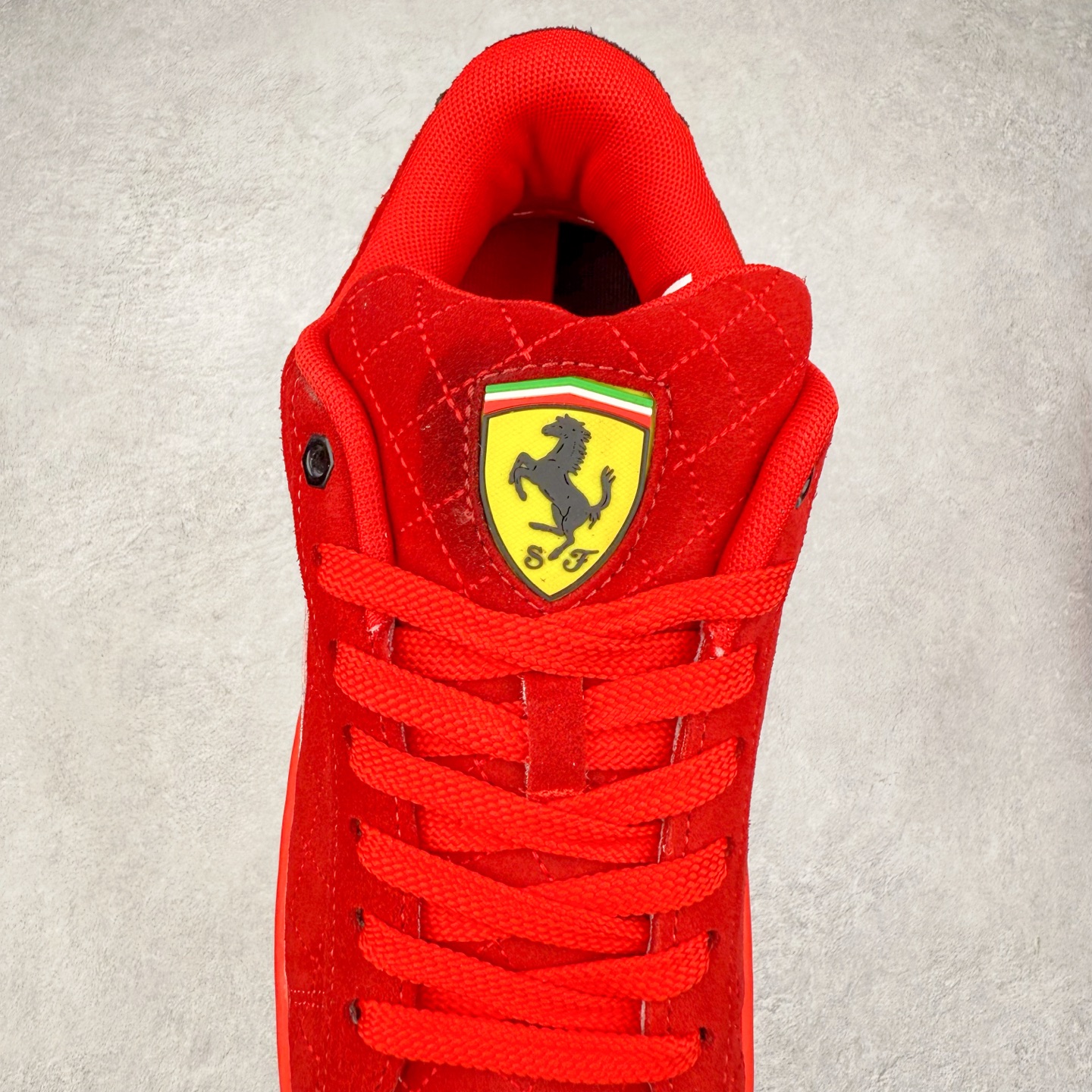 图片[5]-＃C版 PUMA SUEDE XL 彪马新款面包鞋男女同款复古休闲板鞋 赠送一双鞋带 鞋身通体采用细腻的麂皮材质 厚实柔软 质感出众 鞋侧保留PUMA标志性跑道图案 侧面与后跟点缀金属色PUMA LOGO 兼具辨识度与细节感 加厚鞋垫、饱满鞋舌 搭配加宽扁形鞋带 使得穿着感更加贴合与舒适 值得一提的是 本季SUEDE XL鞋款以黑色、红色及蓝色最为瞩目 经典黑的配色 在低调之余可轻松驾驭任何潮流风格造型 而高饱和度的配色 则是当之无愧的早春出街利器。货号： 395205 尺码：36 37 37.5 38 38.5 39 40 40.5 41 42 42.5 43 44 45-选品中心