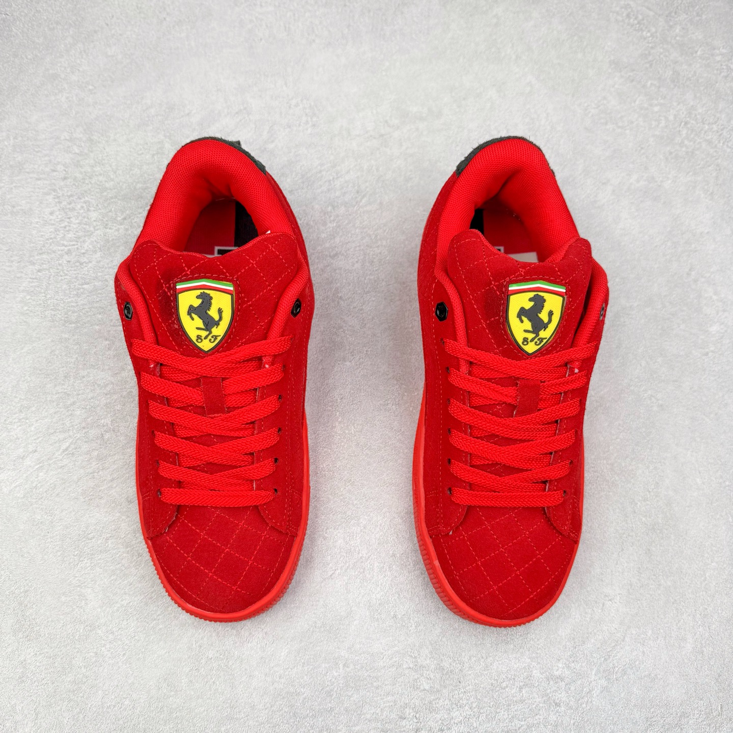 图片[2]-＃C版 PUMA SUEDE XL 彪马新款面包鞋男女同款复古休闲板鞋 赠送一双鞋带 鞋身通体采用细腻的麂皮材质 厚实柔软 质感出众 鞋侧保留PUMA标志性跑道图案 侧面与后跟点缀金属色PUMA LOGO 兼具辨识度与细节感 加厚鞋垫、饱满鞋舌 搭配加宽扁形鞋带 使得穿着感更加贴合与舒适 值得一提的是 本季SUEDE XL鞋款以黑色、红色及蓝色最为瞩目 经典黑的配色 在低调之余可轻松驾驭任何潮流风格造型 而高饱和度的配色 则是当之无愧的早春出街利器。货号： 395205 尺码：36 37 37.5 38 38.5 39 40 40.5 41 42 42.5 43 44 45-选品中心