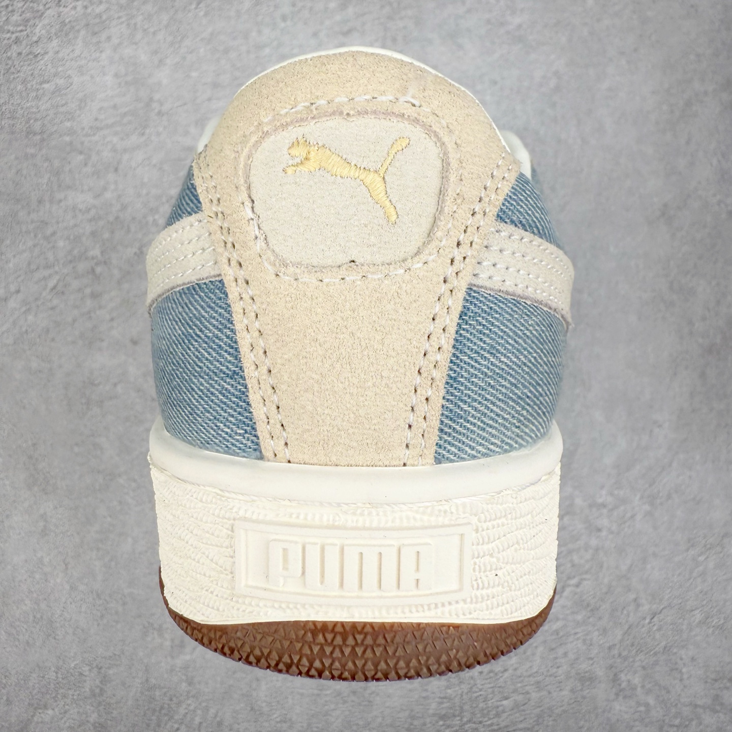 图片[8]-＃C版 PUMA SUEDE XL 彪马新款面包鞋男女同款复古休闲板鞋 赠送一双鞋带 鞋身通体采用细腻的麂皮材质 厚实柔软 质感出众 鞋侧保留PUMA标志性跑道图案 侧面与后跟点缀金属色PUMA LOGO 兼具辨识度与细节感 加厚鞋垫、饱满鞋舌 搭配加宽扁形鞋带 使得穿着感更加贴合与舒适 值得一提的是 本季SUEDE XL鞋款以黑色、红色及蓝色最为瞩目 经典黑的配色 在低调之余可轻松驾驭任何潮流风格造型 而高饱和度的配色 则是当之无愧的早春出街利器。货号： 395205 尺码：36 37 37.5 38 38.5 39 40 40.5 41 42 42.5 43 44 45-选品中心