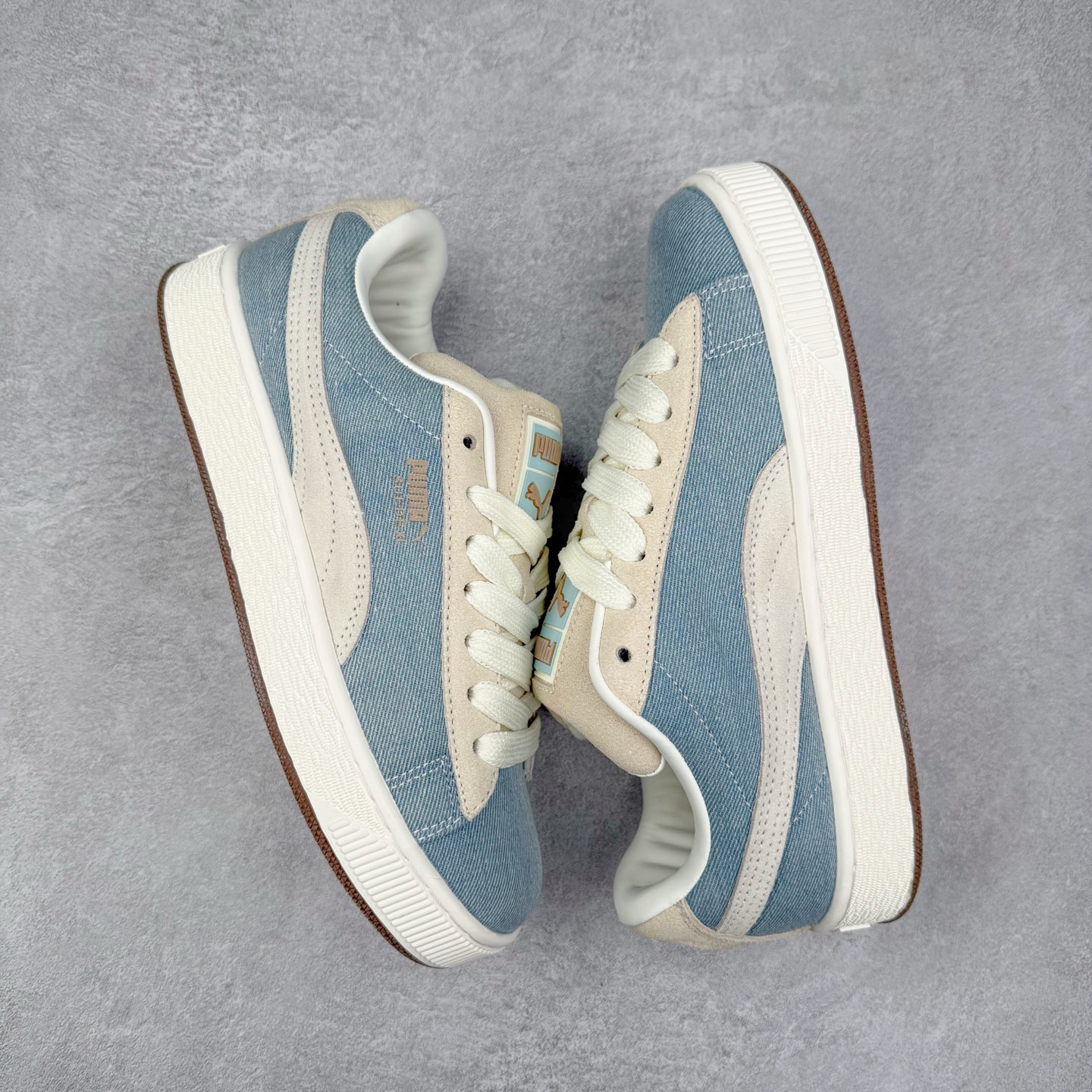 图片[3]-＃C版 PUMA SUEDE XL 彪马新款面包鞋男女同款复古休闲板鞋 赠送一双鞋带 鞋身通体采用细腻的麂皮材质 厚实柔软 质感出众 鞋侧保留PUMA标志性跑道图案 侧面与后跟点缀金属色PUMA LOGO 兼具辨识度与细节感 加厚鞋垫、饱满鞋舌 搭配加宽扁形鞋带 使得穿着感更加贴合与舒适 值得一提的是 本季SUEDE XL鞋款以黑色、红色及蓝色最为瞩目 经典黑的配色 在低调之余可轻松驾驭任何潮流风格造型 而高饱和度的配色 则是当之无愧的早春出街利器。货号： 395205 尺码：36 37 37.5 38 38.5 39 40 40.5 41 42 42.5 43 44 45-选品中心