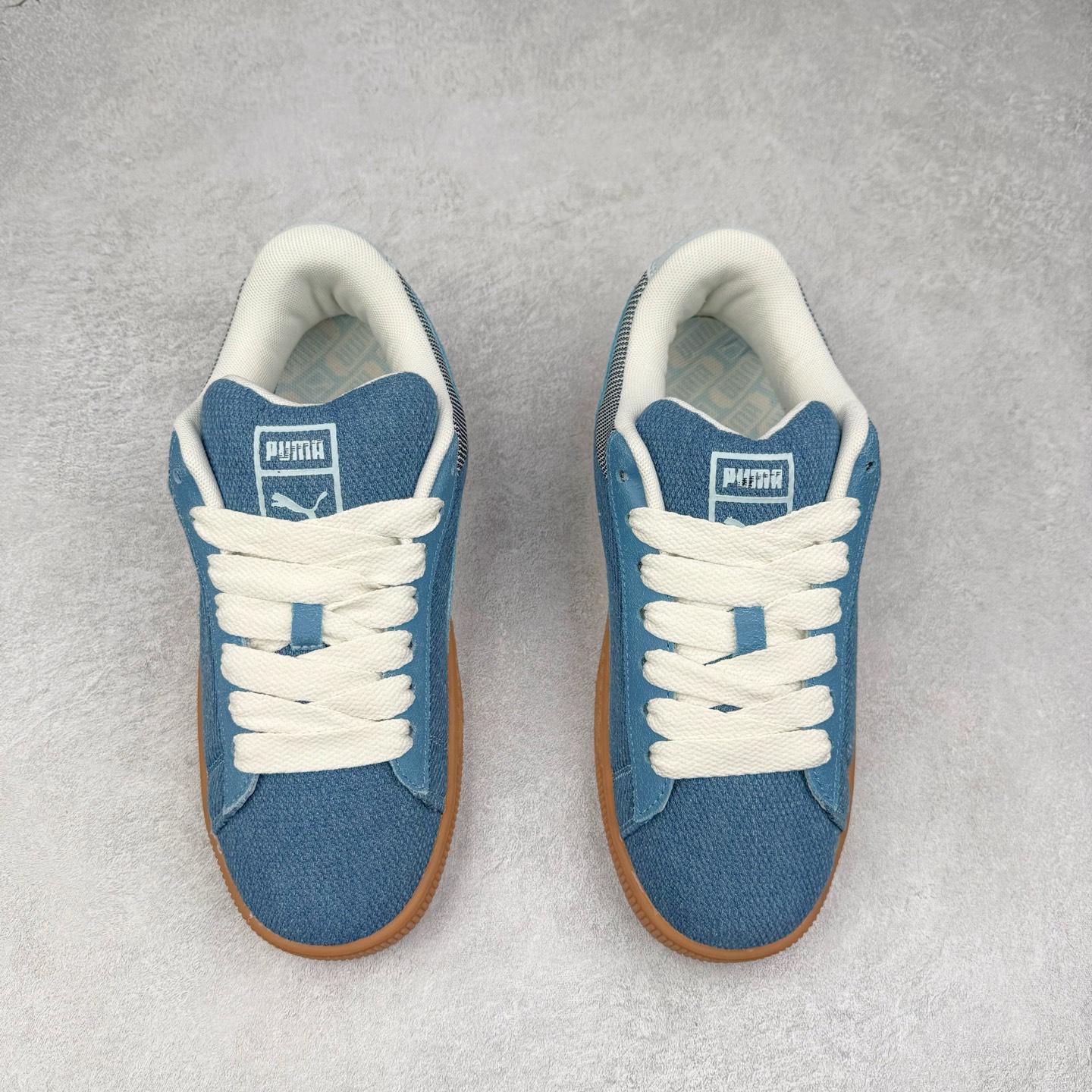 图片[2]-＃C版 PUMA SUEDE XL 彪马新款面包鞋男女同款复古休闲板鞋 赠送一双鞋带 鞋身通体采用细腻的麂皮材质 厚实柔软 质感出众 鞋侧保留PUMA标志性跑道图案 侧面与后跟点缀金属色PUMA LOGO 兼具辨识度与细节感 加厚鞋垫、饱满鞋舌 搭配加宽扁形鞋带 使得穿着感更加贴合与舒适 值得一提的是 本季SUEDE XL鞋款以黑色、红色及蓝色最为瞩目 经典黑的配色 在低调之余可轻松驾驭任何潮流风格造型 而高饱和度的配色 则是当之无愧的早春出街利器。货号： 395205 尺码：36 37 37.5 38 38.5 39 40 40.5 41 42 42.5 43 44 45-选品中心
