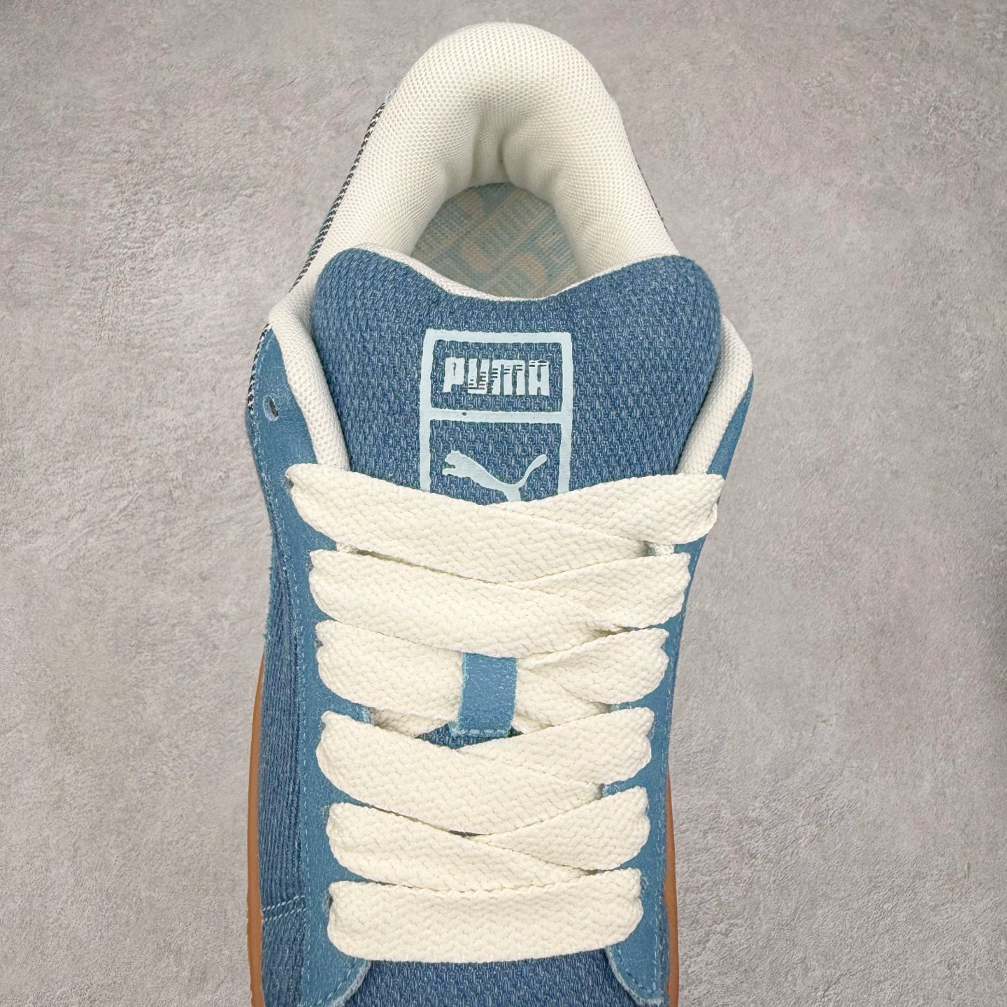 图片[5]-＃C版 PUMA SUEDE XL 彪马新款面包鞋男女同款复古休闲板鞋 赠送一双鞋带 鞋身通体采用细腻的麂皮材质 厚实柔软 质感出众 鞋侧保留PUMA标志性跑道图案 侧面与后跟点缀金属色PUMA LOGO 兼具辨识度与细节感 加厚鞋垫、饱满鞋舌 搭配加宽扁形鞋带 使得穿着感更加贴合与舒适 值得一提的是 本季SUEDE XL鞋款以黑色、红色及蓝色最为瞩目 经典黑的配色 在低调之余可轻松驾驭任何潮流风格造型 而高饱和度的配色 则是当之无愧的早春出街利器。货号： 395205 尺码：36 37 37.5 38 38.5 39 40 40.5 41 42 42.5 43 44 45-选品中心