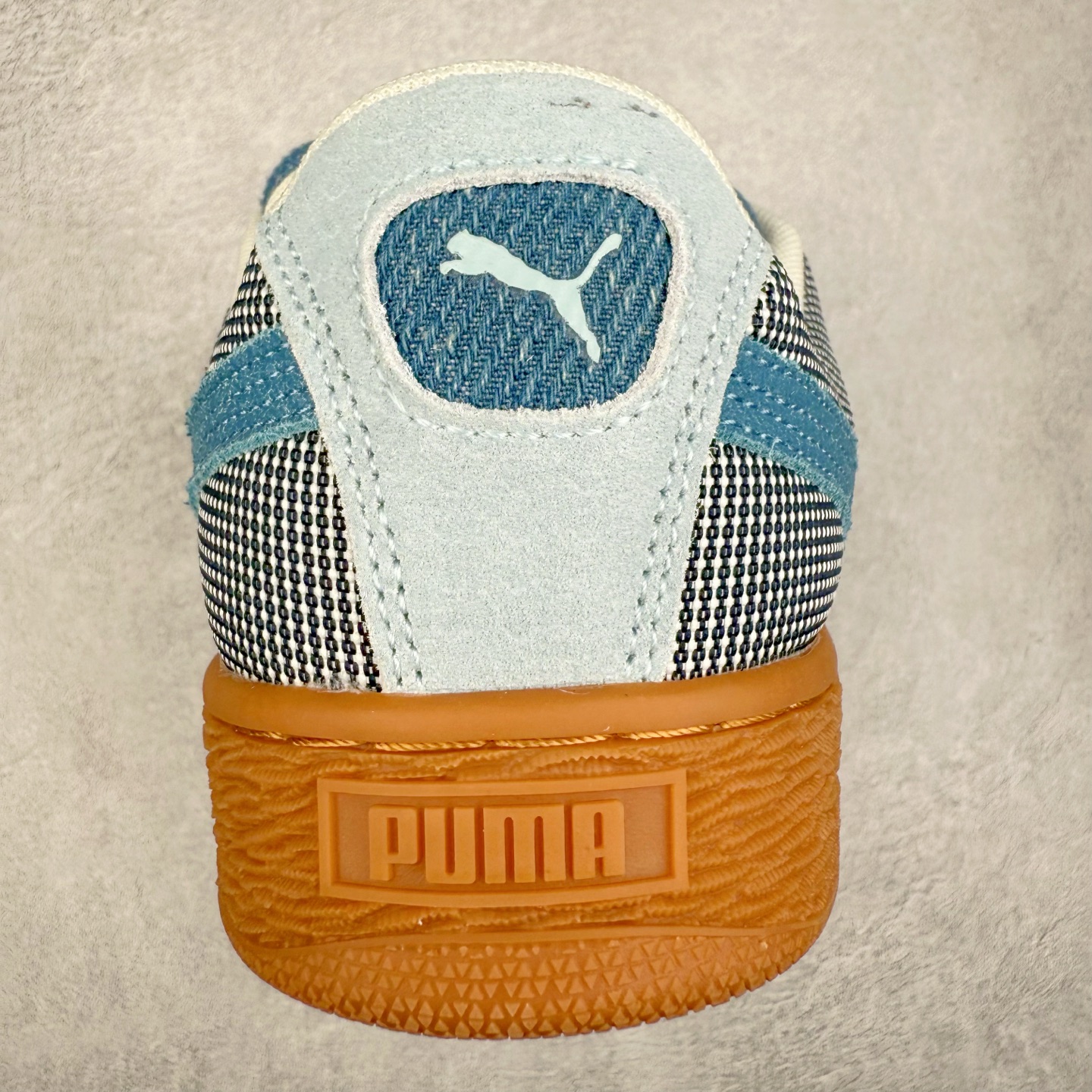 图片[8]-＃C版 PUMA SUEDE XL 彪马新款面包鞋男女同款复古休闲板鞋 赠送一双鞋带 鞋身通体采用细腻的麂皮材质 厚实柔软 质感出众 鞋侧保留PUMA标志性跑道图案 侧面与后跟点缀金属色PUMA LOGO 兼具辨识度与细节感 加厚鞋垫、饱满鞋舌 搭配加宽扁形鞋带 使得穿着感更加贴合与舒适 值得一提的是 本季SUEDE XL鞋款以黑色、红色及蓝色最为瞩目 经典黑的配色 在低调之余可轻松驾驭任何潮流风格造型 而高饱和度的配色 则是当之无愧的早春出街利器。货号： 395205 尺码：36 37 37.5 38 38.5 39 40 40.5 41 42 42.5 43 44 45-选品中心