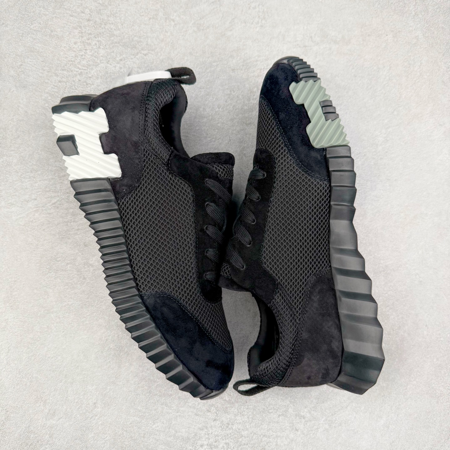 图片[3]-Hermes 爱马仕 Bouncing 老钱风 皮面款 低帮休闲鞋 海淘代购同渠道品质 高端零售 外贸充正专供 原版购入开发 ZP级全套包装 完美楦型 正确卡色 大底 质感媲美原版 细节与原版一致 请注意区分市面通货材 尺码：39 40 41 42 43 44 45-选品中心