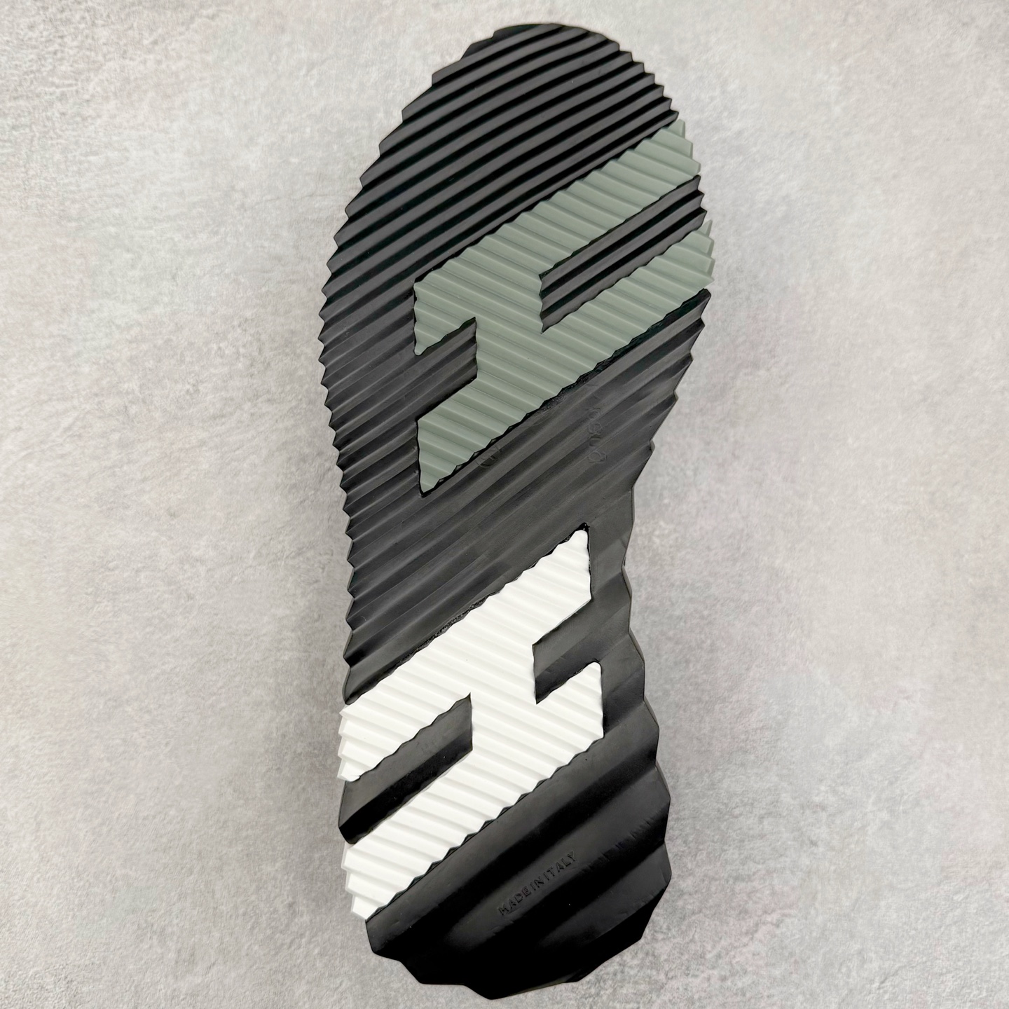 图片[9]-Hermes 爱马仕 Bouncing 老钱风 皮面款 低帮休闲鞋 海淘代购同渠道品质 高端零售 外贸充正专供 原版购入开发 ZP级全套包装 完美楦型 正确卡色 大底 质感媲美原版 细节与原版一致 请注意区分市面通货材 尺码：39 40 41 42 43 44 45-选品中心