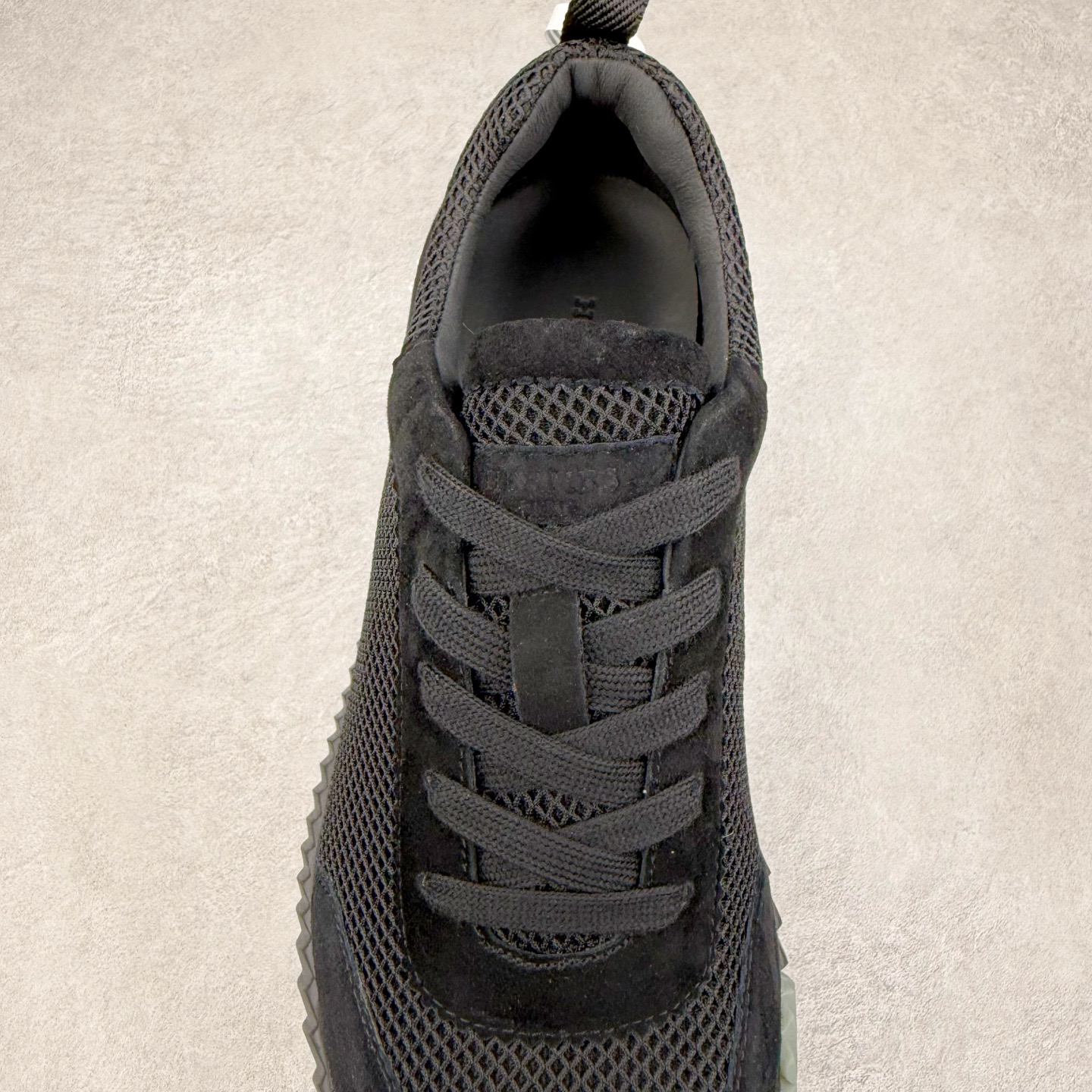 图片[5]-Hermes 爱马仕 Bouncing 老钱风 皮面款 低帮休闲鞋 海淘代购同渠道品质 高端零售 外贸充正专供 原版购入开发 ZP级全套包装 完美楦型 正确卡色 大底 质感媲美原版 细节与原版一致 请注意区分市面通货材 尺码：39 40 41 42 43 44 45-选品中心