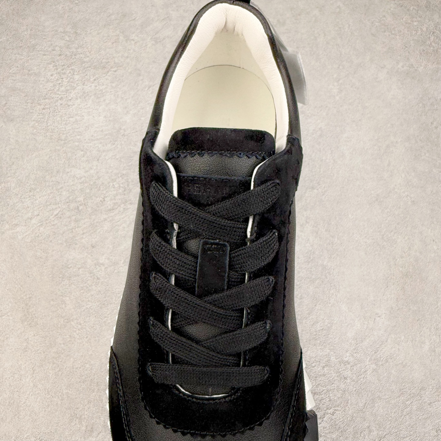 图片[5]-Hermes 爱马仕 Bouncing 老钱风 皮面款 低帮休闲鞋 海淘代购同渠道品质 高端零售 外贸充正专供 原版购入开发 ZP级全套包装 完美楦型 正确卡色 大底 质感媲美原版 细节与原版一致 请注意区分市面通货材 尺码：39 40 41 42 43 44 45-选品中心