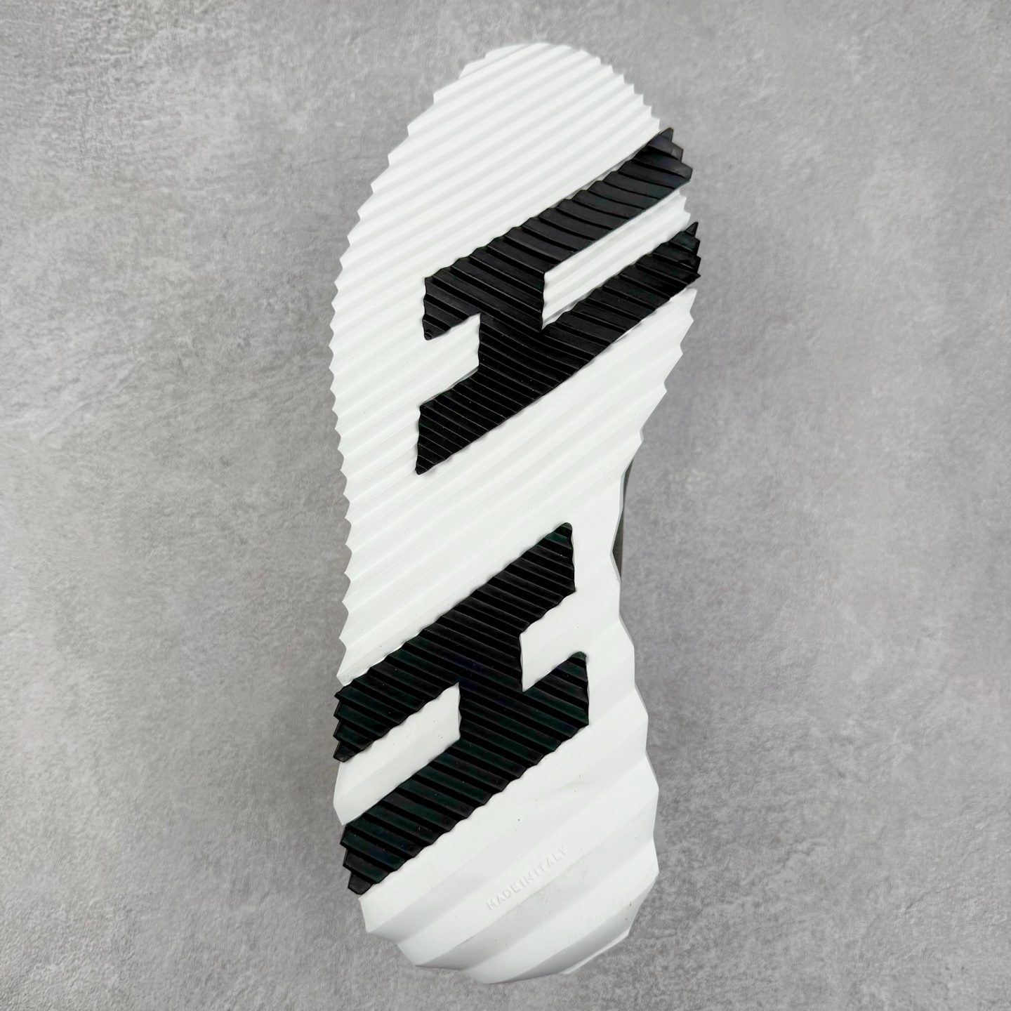 图片[9]-Hermes 爱马仕 Bouncing 老钱风 皮面款 低帮休闲鞋 海淘代购同渠道品质 高端零售 外贸充正专供 原版购入开发 ZP级全套包装 完美楦型 正确卡色 大底 质感媲美原版 细节与原版一致 请注意区分市面通货材 尺码：39 40 41 42 43 44 45-选品中心