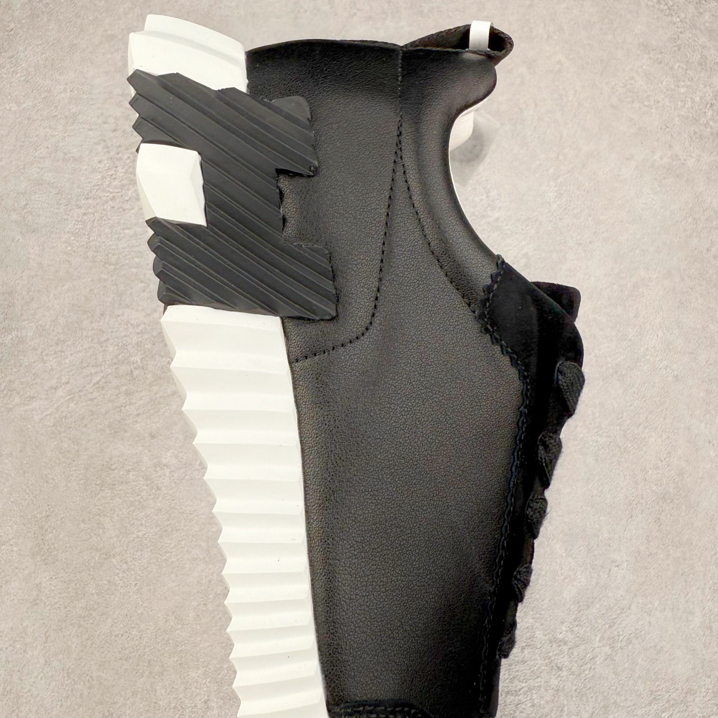 图片[6]-Hermes 爱马仕 Bouncing 老钱风 皮面款 低帮休闲鞋 海淘代购同渠道品质 高端零售 外贸充正专供 原版购入开发 ZP级全套包装 完美楦型 正确卡色 大底 质感媲美原版 细节与原版一致 请注意区分市面通货材 尺码：39 40 41 42 43 44 45-选品中心