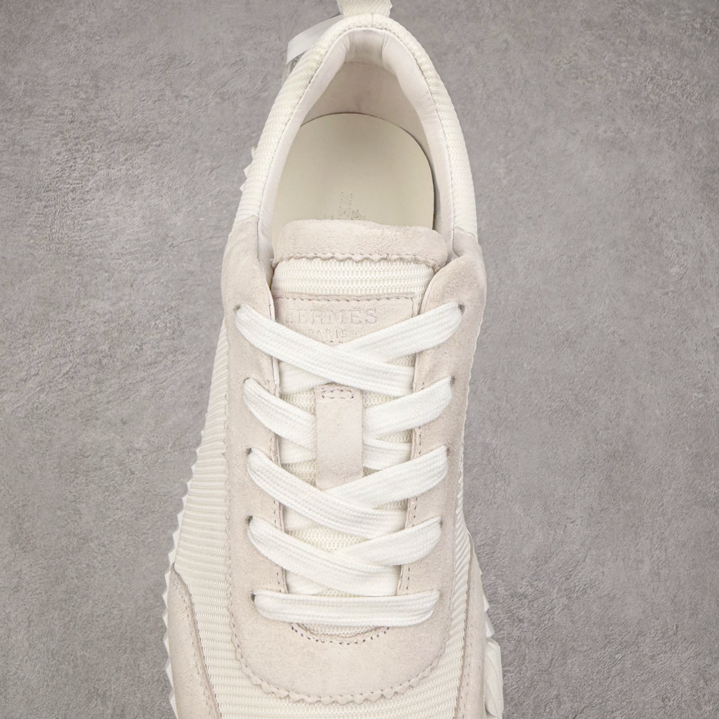 图片[5]-Hermes 爱马仕 Bouncing 老钱风 皮面款 低帮休闲鞋 海淘代购同渠道品质 高端零售 外贸充正专供 原版购入开发 ZP级全套包装 完美楦型 正确卡色 大底 质感媲美原版 细节与原版一致 请注意区分市面通货材 尺码：39 40 41 42 43 44 45-选品中心