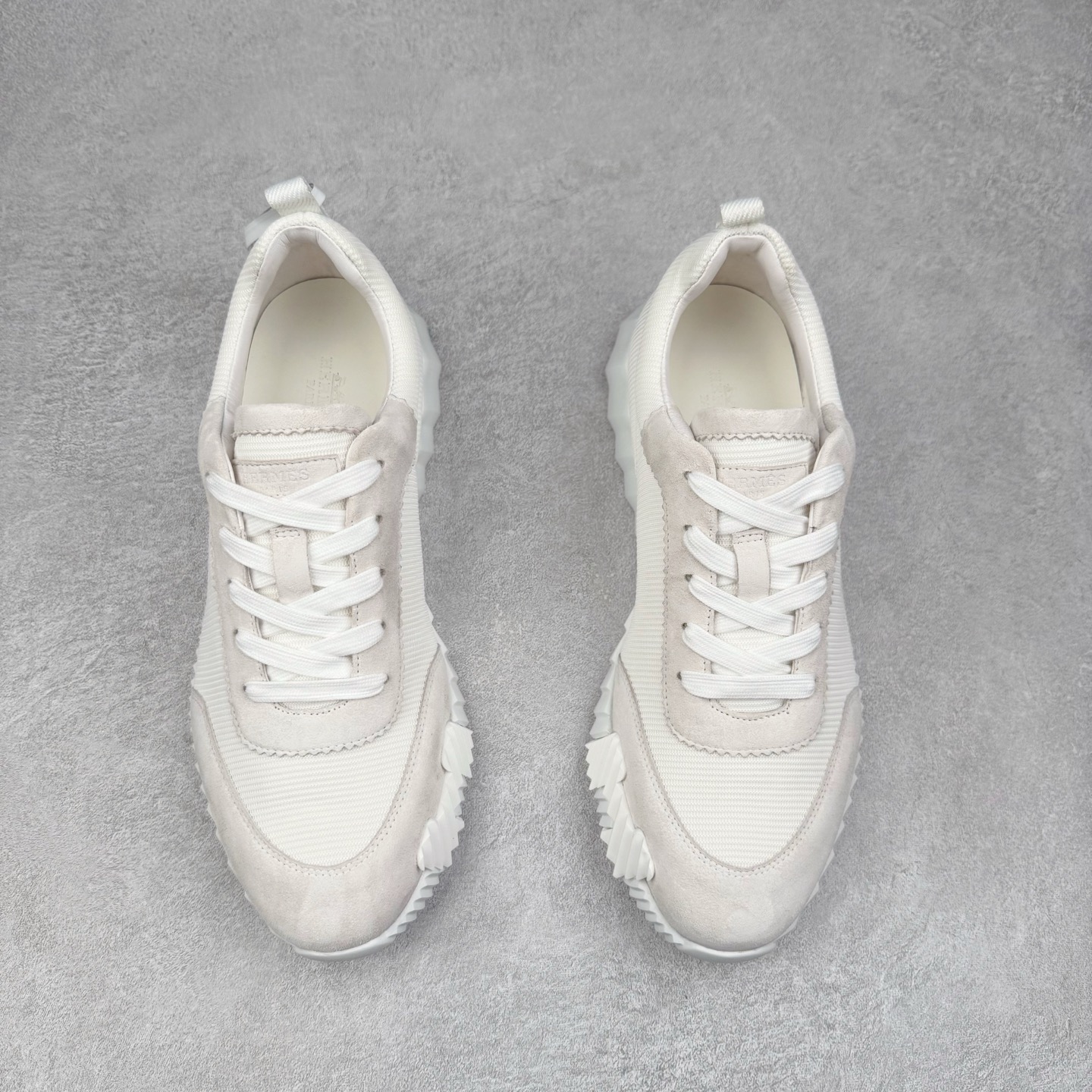 图片[2]-Hermes 爱马仕 Bouncing 老钱风 皮面款 低帮休闲鞋 海淘代购同渠道品质 高端零售 外贸充正专供 原版购入开发 ZP级全套包装 完美楦型 正确卡色 大底 质感媲美原版 细节与原版一致 请注意区分市面通货材 尺码：39 40 41 42 43 44 45-选品中心