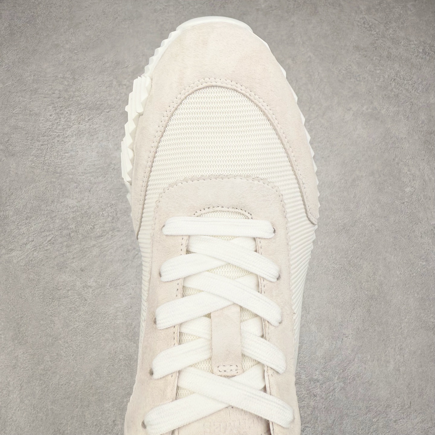 图片[4]-Hermes 爱马仕 Bouncing 老钱风 皮面款 低帮休闲鞋 海淘代购同渠道品质 高端零售 外贸充正专供 原版购入开发 ZP级全套包装 完美楦型 正确卡色 大底 质感媲美原版 细节与原版一致 请注意区分市面通货材 尺码：39 40 41 42 43 44 45-选品中心