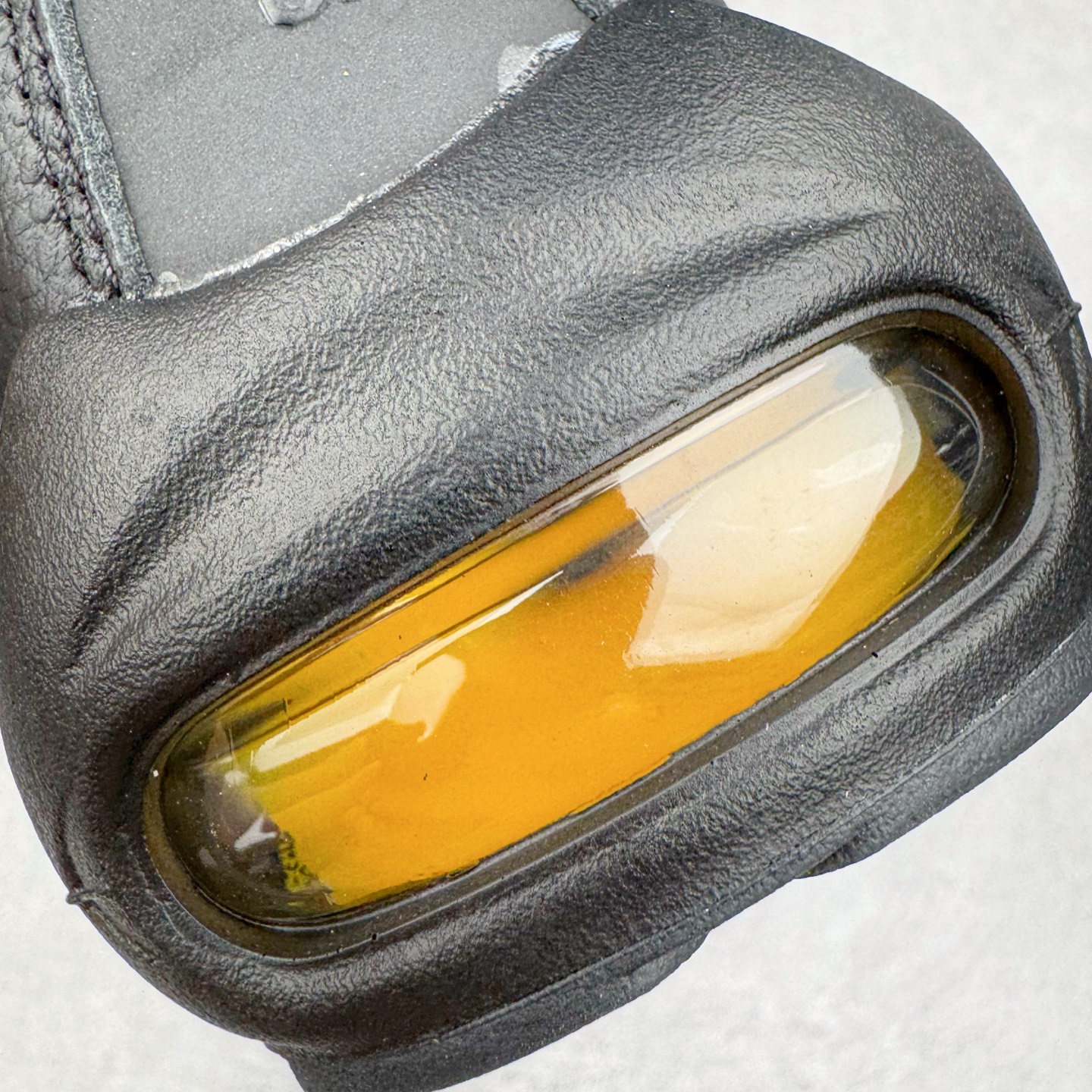 图片[10]-＃GX纯原 Corteiz x NK Air Max 95 联名复古舒适气垫运动鞋 黑金 FB2709-003 经典重温 外单专供大厂出品 品质稳定 一百余色 终端操作 鞋款设计灵感源于人体构造 中底设计基于人体的脊柱构造 是整体设计的核心 尼龙孔眼代表了肋骨 而分层式面板和网眼象征着肌肉纤维和肉体组织 Air Max 95采用了两个独立的吹塑成型的Air-Sole单元 并首次在前掌使用可视化气垫设计 Swoosh logo夜当作一个 点符号放在了鞋子的后帮位置 20年的发展让 AIR MAX 95有了不同的故事 20年后再度面向世人的时候 焕然一新的面貌 让人有了另外一种清新脱俗的感觉 尺码：40 40.5 41 42 42.5 43 44 44.5 45 45.5 46 47.5 48.5-选品中心