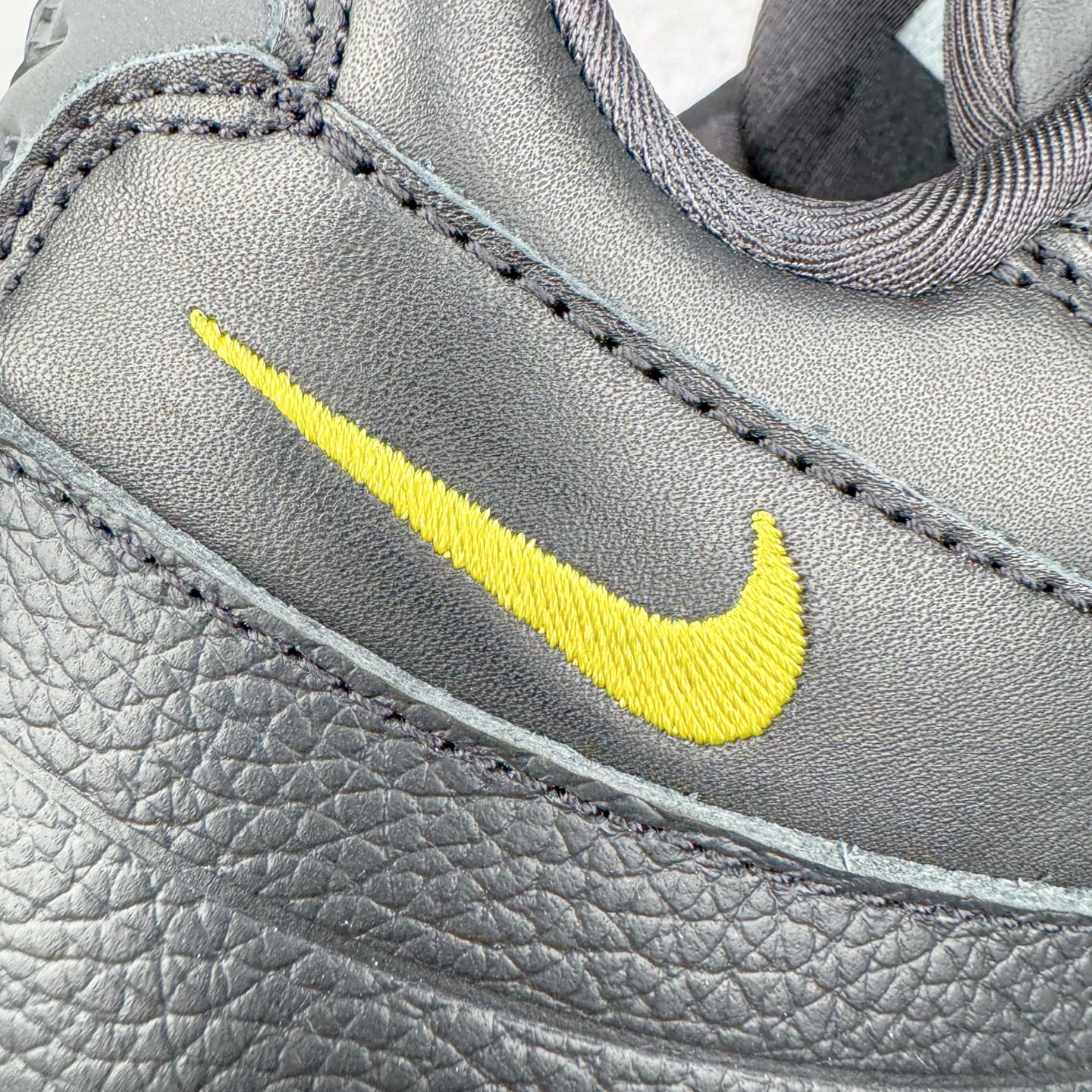 图片[20]-＃GX纯原 Corteiz x NK Air Max 95 联名复古舒适气垫运动鞋 黑金 FB2709-003 经典重温 外单专供大厂出品 品质稳定 一百余色 终端操作 鞋款设计灵感源于人体构造 中底设计基于人体的脊柱构造 是整体设计的核心 尼龙孔眼代表了肋骨 而分层式面板和网眼象征着肌肉纤维和肉体组织 Air Max 95采用了两个独立的吹塑成型的Air-Sole单元 并首次在前掌使用可视化气垫设计 Swoosh logo夜当作一个 点符号放在了鞋子的后帮位置 20年的发展让 AIR MAX 95有了不同的故事 20年后再度面向世人的时候 焕然一新的面貌 让人有了另外一种清新脱俗的感觉 尺码：40 40.5 41 42 42.5 43 44 44.5 45 45.5 46 47.5 48.5-选品中心