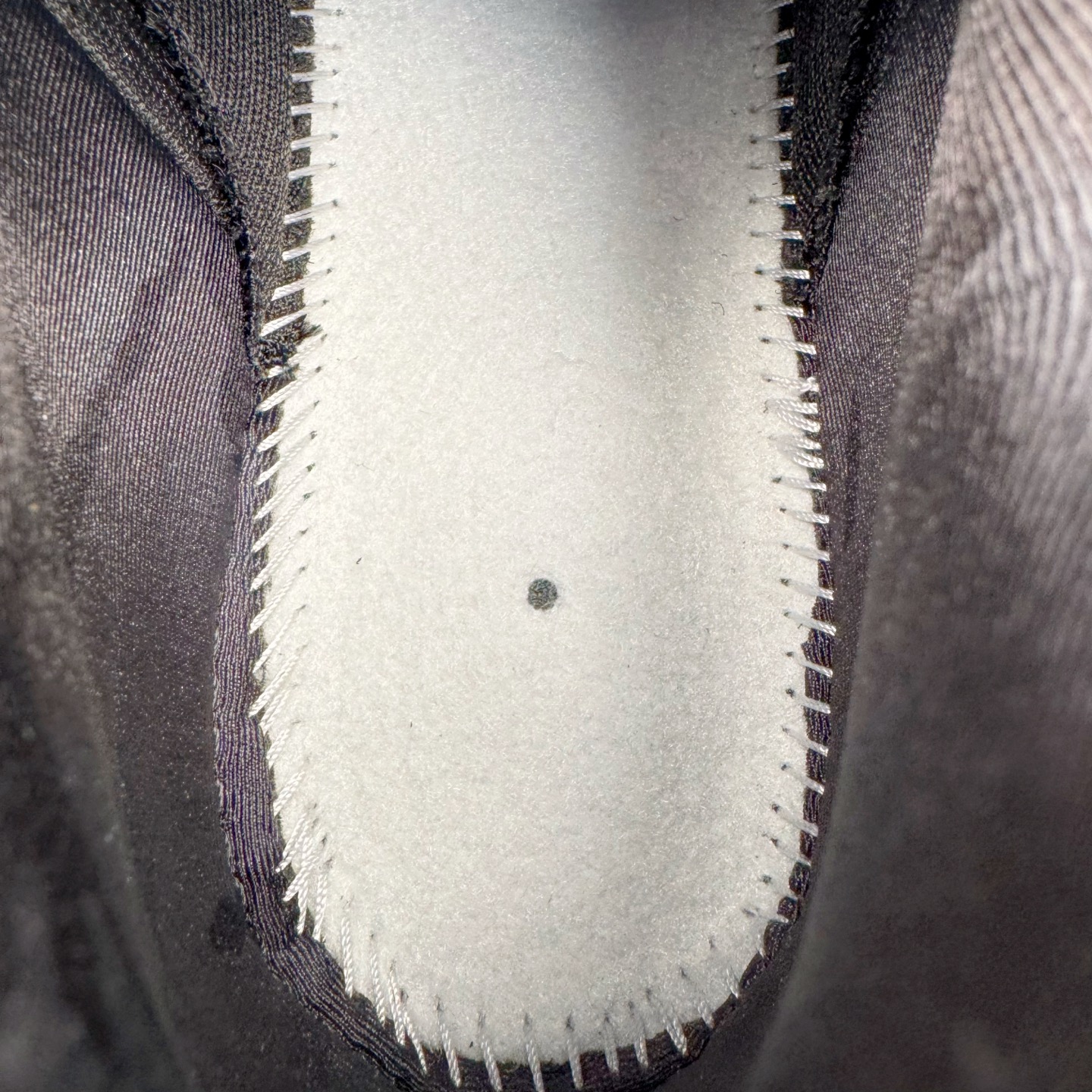 图片[14]-＃GX纯原 Corteiz x NK Air Max 95 联名复古舒适气垫运动鞋 黑金 FB2709-003 经典重温 外单专供大厂出品 品质稳定 一百余色 终端操作 鞋款设计灵感源于人体构造 中底设计基于人体的脊柱构造 是整体设计的核心 尼龙孔眼代表了肋骨 而分层式面板和网眼象征着肌肉纤维和肉体组织 Air Max 95采用了两个独立的吹塑成型的Air-Sole单元 并首次在前掌使用可视化气垫设计 Swoosh logo夜当作一个 点符号放在了鞋子的后帮位置 20年的发展让 AIR MAX 95有了不同的故事 20年后再度面向世人的时候 焕然一新的面貌 让人有了另外一种清新脱俗的感觉 尺码：40 40.5 41 42 42.5 43 44 44.5 45 45.5 46 47.5 48.5-选品中心