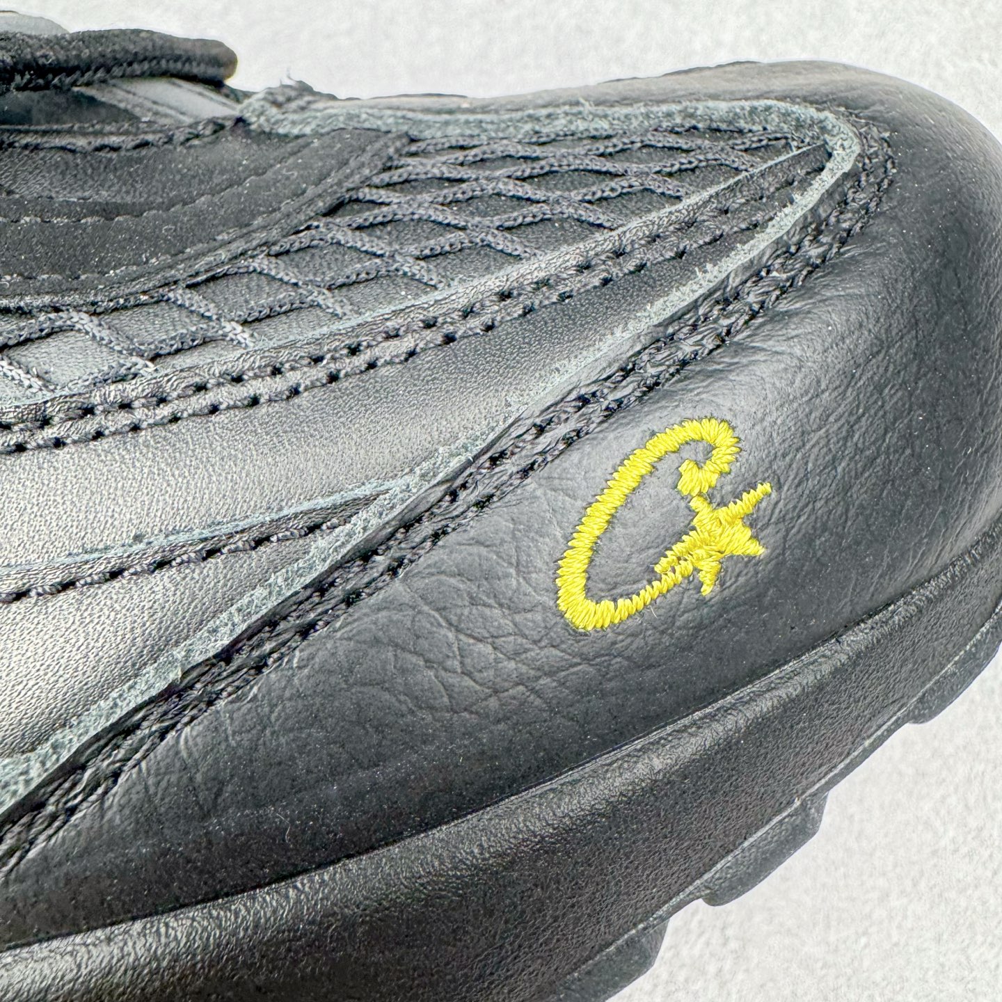 图片[21]-＃GX纯原 Corteiz x NK Air Max 95 联名复古舒适气垫运动鞋 黑金 FB2709-003 经典重温 外单专供大厂出品 品质稳定 一百余色 终端操作 鞋款设计灵感源于人体构造 中底设计基于人体的脊柱构造 是整体设计的核心 尼龙孔眼代表了肋骨 而分层式面板和网眼象征着肌肉纤维和肉体组织 Air Max 95采用了两个独立的吹塑成型的Air-Sole单元 并首次在前掌使用可视化气垫设计 Swoosh logo夜当作一个 点符号放在了鞋子的后帮位置 20年的发展让 AIR MAX 95有了不同的故事 20年后再度面向世人的时候 焕然一新的面貌 让人有了另外一种清新脱俗的感觉 尺码：40 40.5 41 42 42.5 43 44 44.5 45 45.5 46 47.5 48.5-选品中心