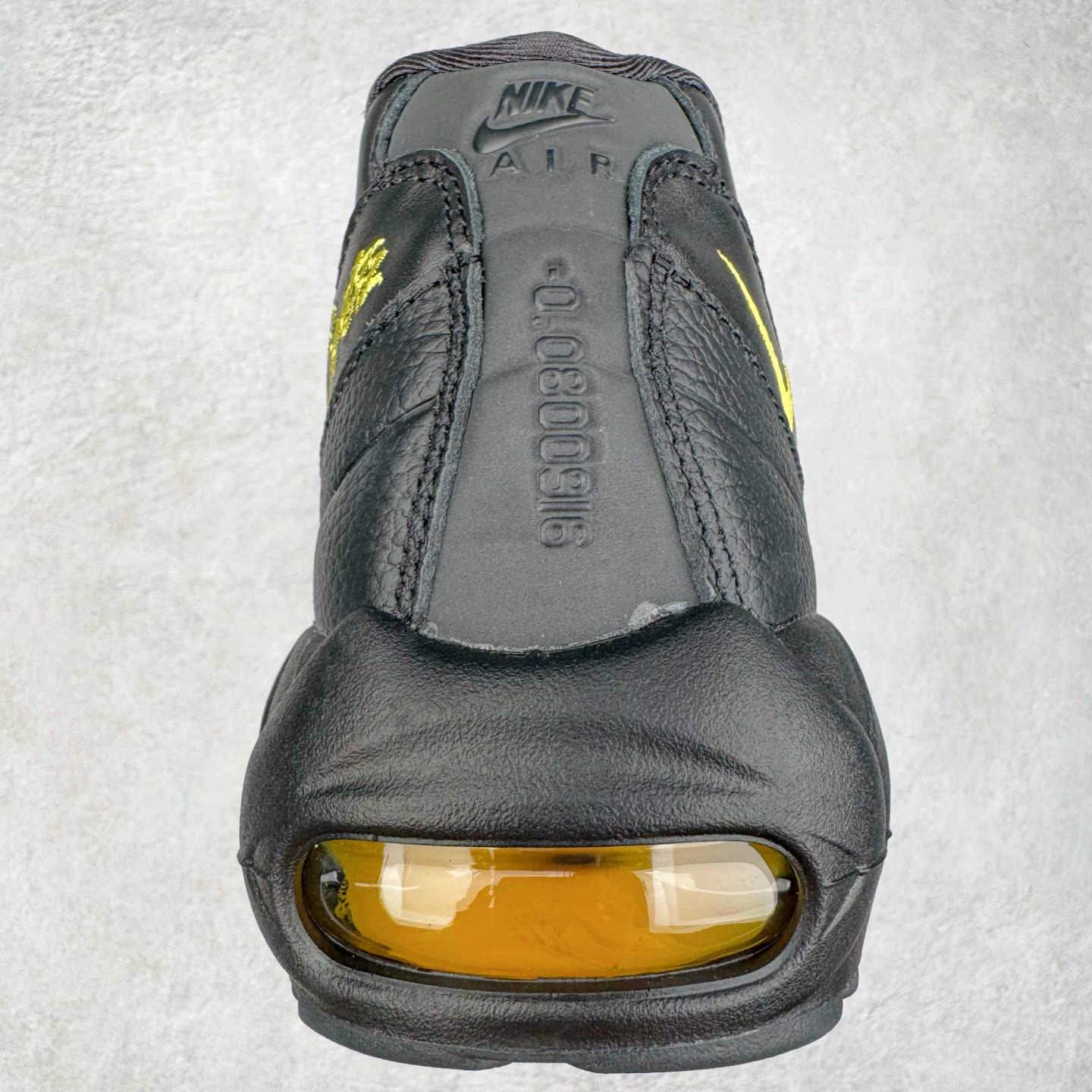 图片[8]-＃GX纯原 Corteiz x NK Air Max 95 联名复古舒适气垫运动鞋 黑金 FB2709-003 经典重温 外单专供大厂出品 品质稳定 一百余色 终端操作 鞋款设计灵感源于人体构造 中底设计基于人体的脊柱构造 是整体设计的核心 尼龙孔眼代表了肋骨 而分层式面板和网眼象征着肌肉纤维和肉体组织 Air Max 95采用了两个独立的吹塑成型的Air-Sole单元 并首次在前掌使用可视化气垫设计 Swoosh logo夜当作一个 点符号放在了鞋子的后帮位置 20年的发展让 AIR MAX 95有了不同的故事 20年后再度面向世人的时候 焕然一新的面貌 让人有了另外一种清新脱俗的感觉 尺码：40 40.5 41 42 42.5 43 44 44.5 45 45.5 46 47.5 48.5-选品中心