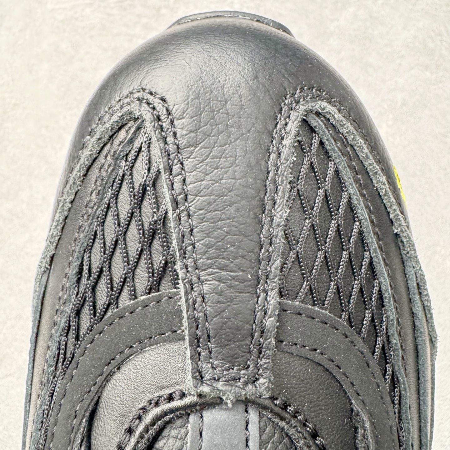 图片[18]-＃GX纯原 Corteiz x NK Air Max 95 联名复古舒适气垫运动鞋 黑金 FB2709-003 经典重温 外单专供大厂出品 品质稳定 一百余色 终端操作 鞋款设计灵感源于人体构造 中底设计基于人体的脊柱构造 是整体设计的核心 尼龙孔眼代表了肋骨 而分层式面板和网眼象征着肌肉纤维和肉体组织 Air Max 95采用了两个独立的吹塑成型的Air-Sole单元 并首次在前掌使用可视化气垫设计 Swoosh logo夜当作一个 点符号放在了鞋子的后帮位置 20年的发展让 AIR MAX 95有了不同的故事 20年后再度面向世人的时候 焕然一新的面貌 让人有了另外一种清新脱俗的感觉 尺码：40 40.5 41 42 42.5 43 44 44.5 45 45.5 46 47.5 48.5-选品中心