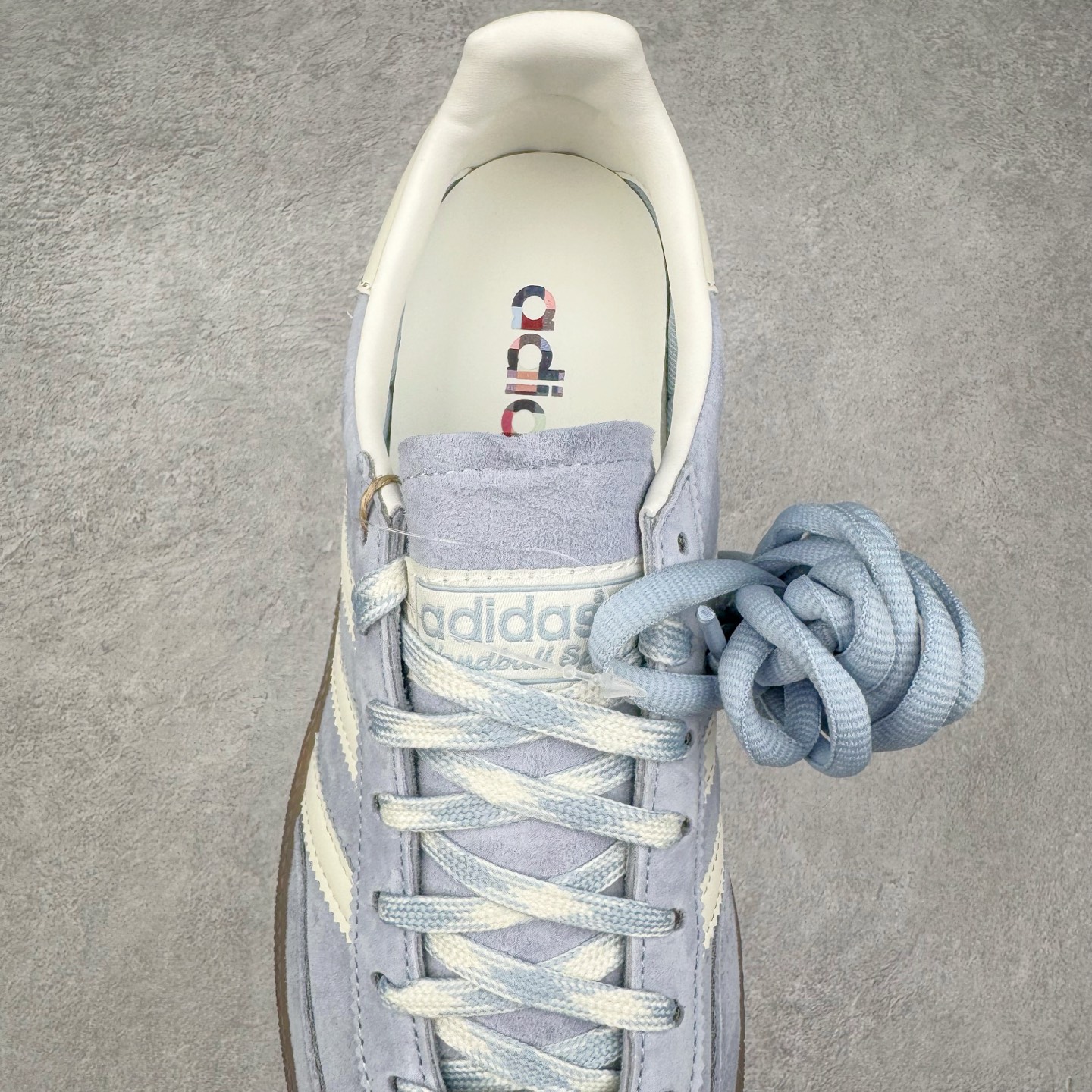 图片[5]-＃S2纯原 AD Originals Handball SPZL 手球运动员系列百搭休闲运动板鞋 KI5933 口碑大厂出品 品控大底版型不断改良更新 原厂皮料 原装过验内外标加持 全套原纸板楦头开发 确保原汁原味 完美呈现桑巴版型 一比一鞋头弧度高度鞋身弧度 数据细节工艺流程均保持一致 这款来自阿迪达斯的这款HANDBALL SPZL前身是一双手球运动鞋 这一次拿来复刻 所以鞋面的主要色彩选用了黑色 鞋面外侧除了Spezial字母之外还有三叶草标志 Handball SPZL作为复古手球训练鞋与作为室内足球鞋的Samba有着异曲同工之处 但是质感更为出众的鞋身以及丰富的配色选择比起Samba来讲可以说是更胜一筹了 尺码：36 36⅔ 37⅓ 38 38⅔ 39⅓ 40 40⅔ 41⅓ 42 42⅔ 43⅓ 44 45-选品中心