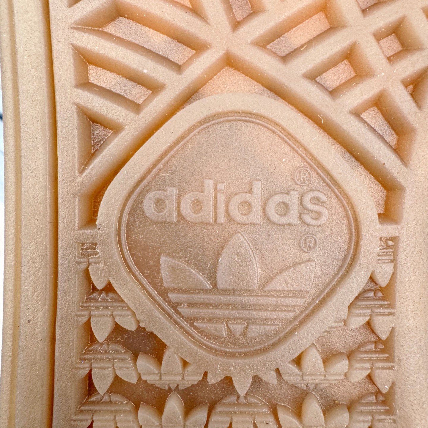 图片[20]-＃S2纯原 AD Originals Handball SPZL 手球运动员系列百搭休闲运动板鞋 KI5933 口碑大厂出品 品控大底版型不断改良更新 原厂皮料 原装过验内外标加持 全套原纸板楦头开发 确保原汁原味 完美呈现桑巴版型 一比一鞋头弧度高度鞋身弧度 数据细节工艺流程均保持一致 这款来自阿迪达斯的这款HANDBALL SPZL前身是一双手球运动鞋 这一次拿来复刻 所以鞋面的主要色彩选用了黑色 鞋面外侧除了Spezial字母之外还有三叶草标志 Handball SPZL作为复古手球训练鞋与作为室内足球鞋的Samba有着异曲同工之处 但是质感更为出众的鞋身以及丰富的配色选择比起Samba来讲可以说是更胜一筹了 尺码：36 36⅔ 37⅓ 38 38⅔ 39⅓ 40 40⅔ 41⅓ 42 42⅔ 43⅓ 44 45-选品中心