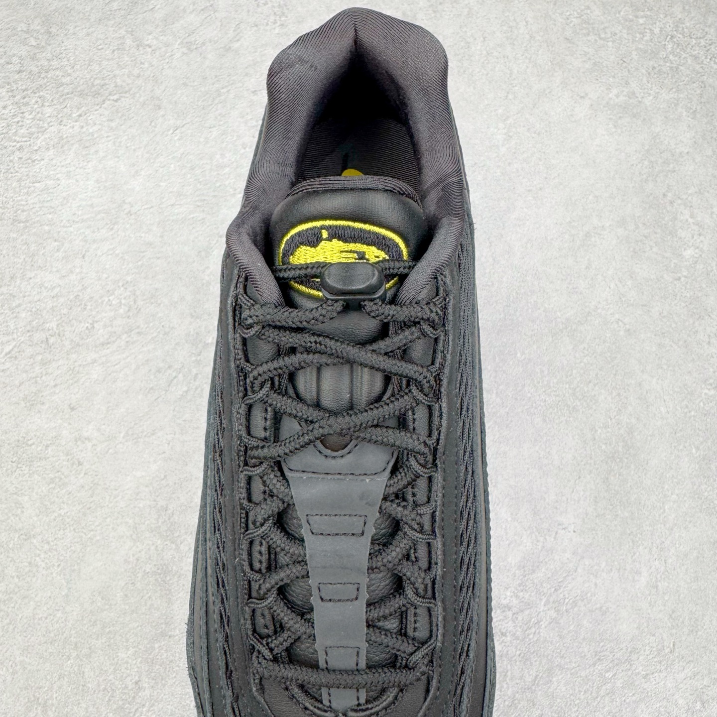 图片[5]-＃GX纯原 Corteiz x NK Air Max 95 联名复古舒适气垫运动鞋 黑金 FB2709-003 经典重温 外单专供大厂出品 品质稳定 一百余色 终端操作 鞋款设计灵感源于人体构造 中底设计基于人体的脊柱构造 是整体设计的核心 尼龙孔眼代表了肋骨 而分层式面板和网眼象征着肌肉纤维和肉体组织 Air Max 95采用了两个独立的吹塑成型的Air-Sole单元 并首次在前掌使用可视化气垫设计 Swoosh logo夜当作一个 点符号放在了鞋子的后帮位置 20年的发展让 AIR MAX 95有了不同的故事 20年后再度面向世人的时候 焕然一新的面貌 让人有了另外一种清新脱俗的感觉 尺码：40 40.5 41 42 42.5 43 44 44.5 45 45.5 46 47.5 48.5-选品中心