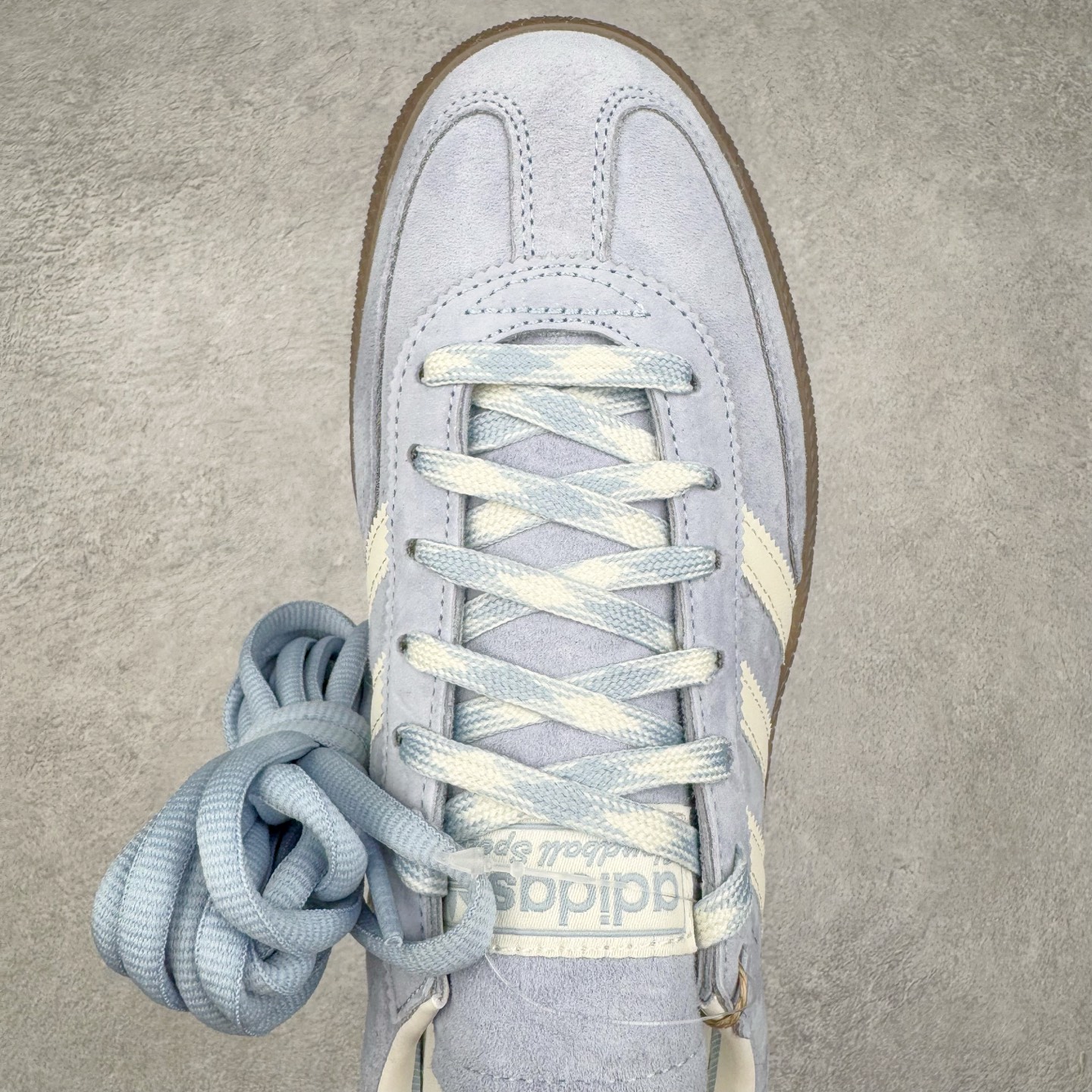 图片[4]-＃S2纯原 AD Originals Handball SPZL 手球运动员系列百搭休闲运动板鞋 KI5933 口碑大厂出品 品控大底版型不断改良更新 原厂皮料 原装过验内外标加持 全套原纸板楦头开发 确保原汁原味 完美呈现桑巴版型 一比一鞋头弧度高度鞋身弧度 数据细节工艺流程均保持一致 这款来自阿迪达斯的这款HANDBALL SPZL前身是一双手球运动鞋 这一次拿来复刻 所以鞋面的主要色彩选用了黑色 鞋面外侧除了Spezial字母之外还有三叶草标志 Handball SPZL作为复古手球训练鞋与作为室内足球鞋的Samba有着异曲同工之处 但是质感更为出众的鞋身以及丰富的配色选择比起Samba来讲可以说是更胜一筹了 尺码：36 36⅔ 37⅓ 38 38⅔ 39⅓ 40 40⅔ 41⅓ 42 42⅔ 43⅓ 44 45-选品中心