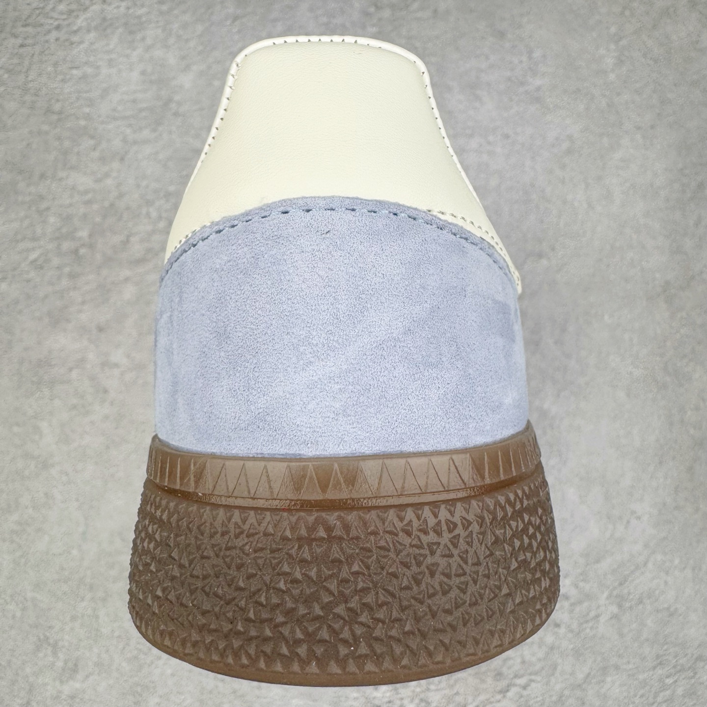 图片[8]-＃S2纯原 AD Originals Handball SPZL 手球运动员系列百搭休闲运动板鞋 KI5933 口碑大厂出品 品控大底版型不断改良更新 原厂皮料 原装过验内外标加持 全套原纸板楦头开发 确保原汁原味 完美呈现桑巴版型 一比一鞋头弧度高度鞋身弧度 数据细节工艺流程均保持一致 这款来自阿迪达斯的这款HANDBALL SPZL前身是一双手球运动鞋 这一次拿来复刻 所以鞋面的主要色彩选用了黑色 鞋面外侧除了Spezial字母之外还有三叶草标志 Handball SPZL作为复古手球训练鞋与作为室内足球鞋的Samba有着异曲同工之处 但是质感更为出众的鞋身以及丰富的配色选择比起Samba来讲可以说是更胜一筹了 尺码：36 36⅔ 37⅓ 38 38⅔ 39⅓ 40 40⅔ 41⅓ 42 42⅔ 43⅓ 44 45-选品中心