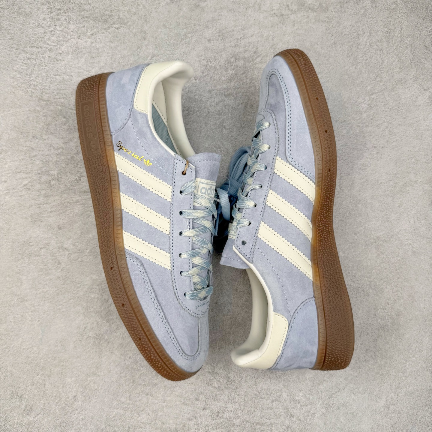 图片[3]-＃S2纯原 AD Originals Handball SPZL 手球运动员系列百搭休闲运动板鞋 KI5933 口碑大厂出品 品控大底版型不断改良更新 原厂皮料 原装过验内外标加持 全套原纸板楦头开发 确保原汁原味 完美呈现桑巴版型 一比一鞋头弧度高度鞋身弧度 数据细节工艺流程均保持一致 这款来自阿迪达斯的这款HANDBALL SPZL前身是一双手球运动鞋 这一次拿来复刻 所以鞋面的主要色彩选用了黑色 鞋面外侧除了Spezial字母之外还有三叶草标志 Handball SPZL作为复古手球训练鞋与作为室内足球鞋的Samba有着异曲同工之处 但是质感更为出众的鞋身以及丰富的配色选择比起Samba来讲可以说是更胜一筹了 尺码：36 36⅔ 37⅓ 38 38⅔ 39⅓ 40 40⅔ 41⅓ 42 42⅔ 43⅓ 44 45-选品中心