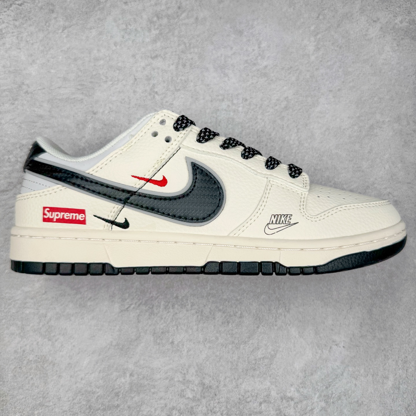 NK Dunk Low 定制配色 JP1628-008 大厂出品 极力推荐 原装头层材料 独家版型蒸餾加工帶來的是更好的视觉和脚感体验大厂纯原品质出货 清洁度 电绣工艺 皮料切割干净无任何毛边 细节完美 实拍调校N版已经零色差零失真 百分百还原实物色彩所见即所得 不存在货不对板色差等低级问题 选购参考实物拍摄 不混卖不参货 只用心做好货严格选品 承诺混一赔十 尺码：36 36.5 37.5 38 38.5 39 40 40.5 41 42 42.5 43 44 44.5 45-选品中心