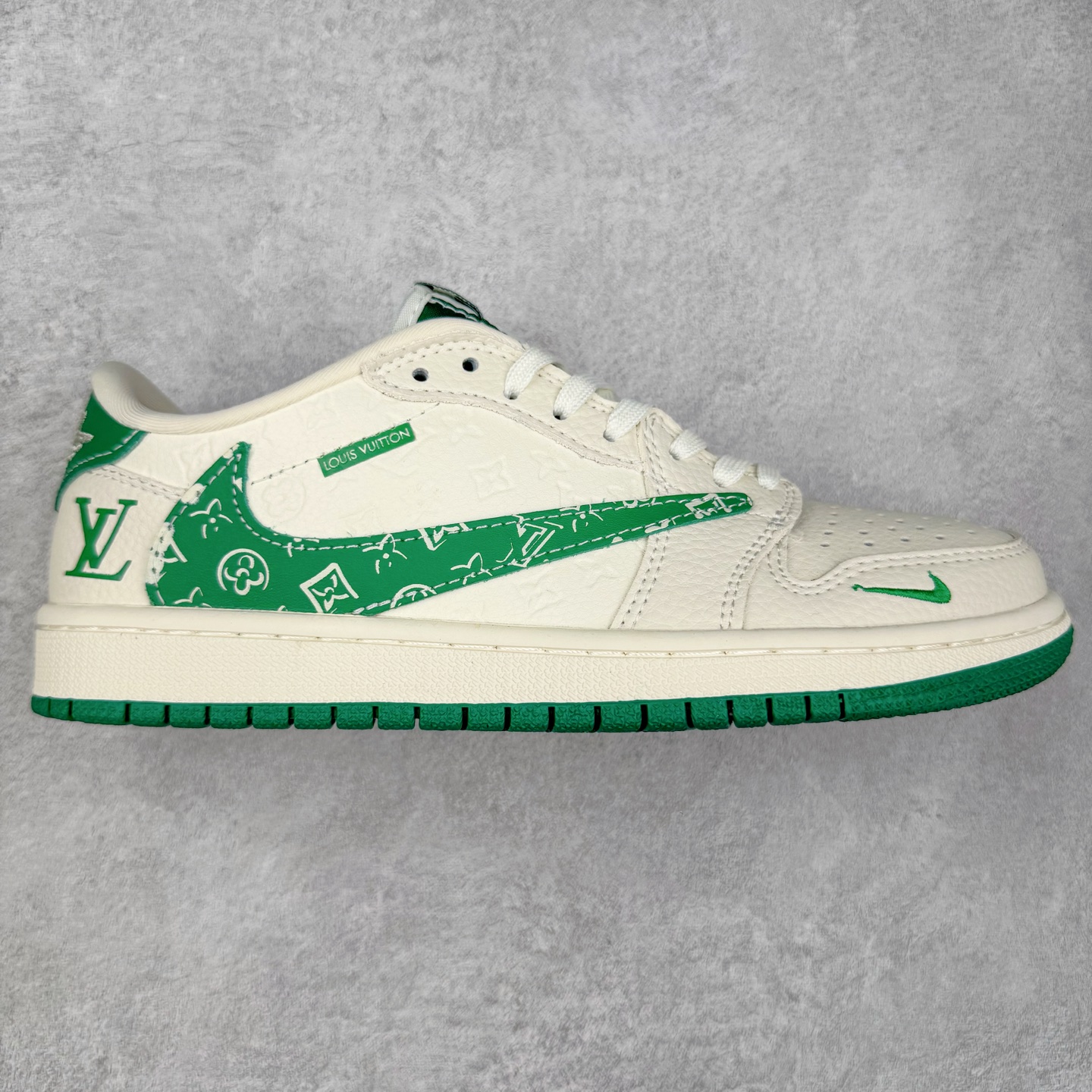 TS x Air Jordan AJ1 Low 倒钩低帮联名定制配色 XS2024-064 原厂内置气垫魔块 A模大底 头层小牛皮 鞋舌AJ原厂专用牛津布+AJ专用反口珍珠布+原厂无杂质高弹内里海棉+特殊封边弹力鞋带 实拍调校N版已经零色差零失真 百分百还原实物色彩所见即所得 不存在货不对板色差等低级问题 选购参考实物拍摄 不混卖不参货 只用心做好货严格选品 承诺混一赔十 尺码：36 36.5 37.5 38 38.5 39 40 40.5 41 42 42.5 43 44 44.5 45-选品中心