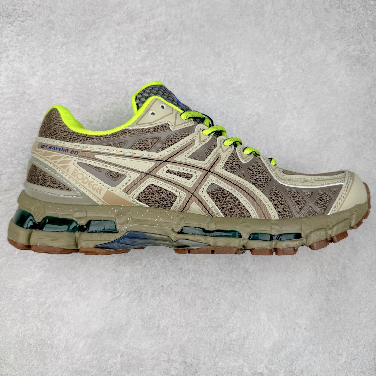 图片[2]-Asics Gel-kayano 20 亚瑟士舒适时尚低帮跑步鞋 GEL-KAYANO 20代问世于2013年以卓越的缓冲性能在长跑领域而闻名 该鞋款拥抱建筑美学 从建筑物和汽车中汲取设计灵感 富有科技感的外观造型 多功能性满足日常生活的使用需求 ASICS（亚瑟士）是日本实业家鬼冢喜八郎创立的跑鞋运动品牌，名字想法源自著名的拉丁谚语“AnimaSana In Corpore Sano”，意为“健全的精神寓于强健的体魄”。正如其名字的含义，ASICS亚瑟士一直坚信保持身体的健康与活力是打造健康快乐的生活方式的最佳途径。亚瑟士的跑鞋、篮球鞋等系列集专业与美貌于一身，拥有极高的热度。2016年，ASICS在“2016年日本最佳全球品牌”排行榜名列第17名。尺码：36 37 37.5 38 39 39.5 40 40.5 41.5 42 42.5 43.5 44 45-选品中心