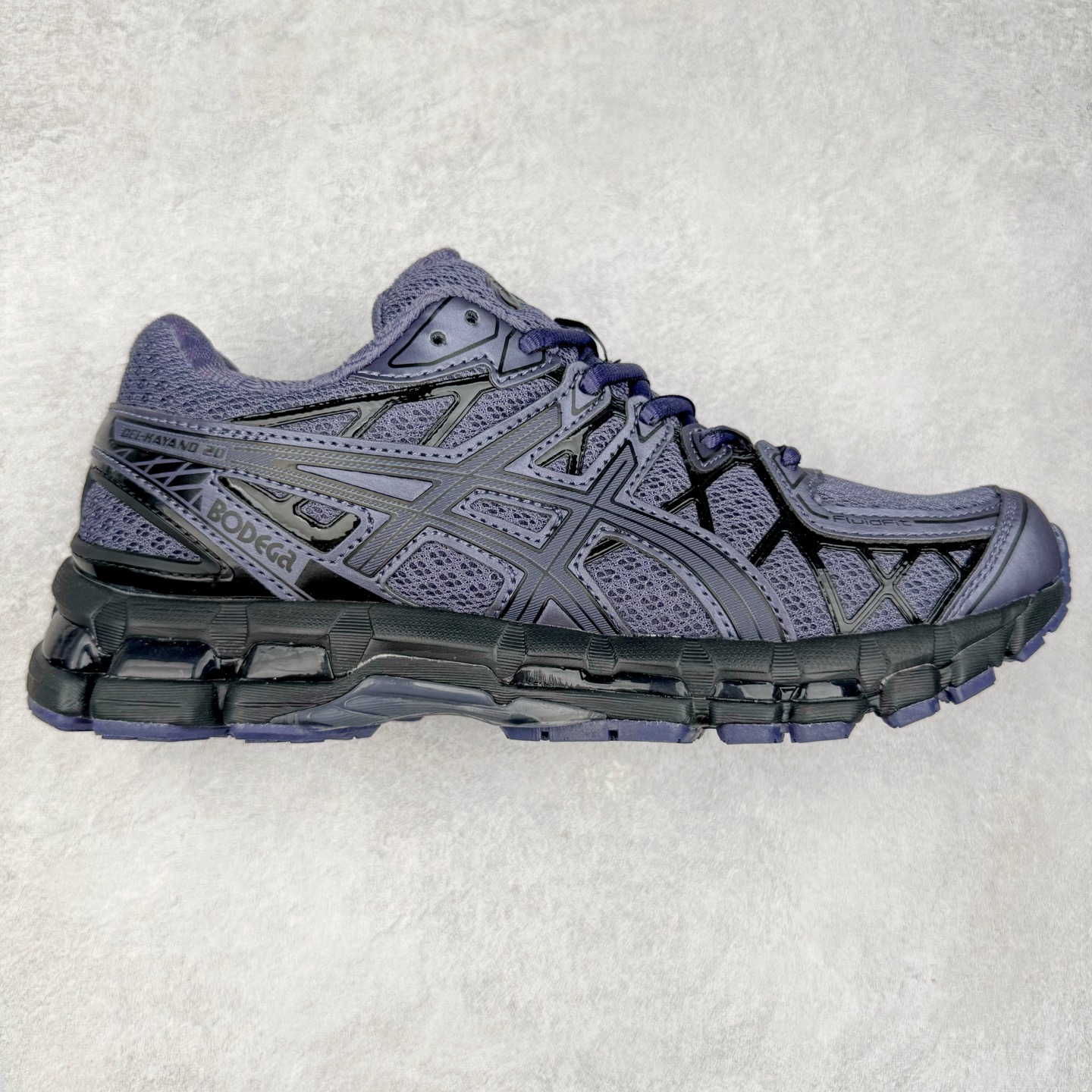 图片[9]-Asics Gel-kayano 20 亚瑟士舒适时尚低帮跑步鞋 GEL-KAYANO 20代问世于2013年以卓越的缓冲性能在长跑领域而闻名 该鞋款拥抱建筑美学 从建筑物和汽车中汲取设计灵感 富有科技感的外观造型 多功能性满足日常生活的使用需求 ASICS（亚瑟士）是日本实业家鬼冢喜八郎创立的跑鞋运动品牌，名字想法源自著名的拉丁谚语“AnimaSana In Corpore Sano”，意为“健全的精神寓于强健的体魄”。正如其名字的含义，ASICS亚瑟士一直坚信保持身体的健康与活力是打造健康快乐的生活方式的最佳途径。亚瑟士的跑鞋、篮球鞋等系列集专业与美貌于一身，拥有极高的热度。2016年，ASICS在“2016年日本最佳全球品牌”排行榜名列第17名。尺码：36 37 37.5 38 39 39.5 40 40.5 41.5 42 42.5 43.5 44 45-选品中心