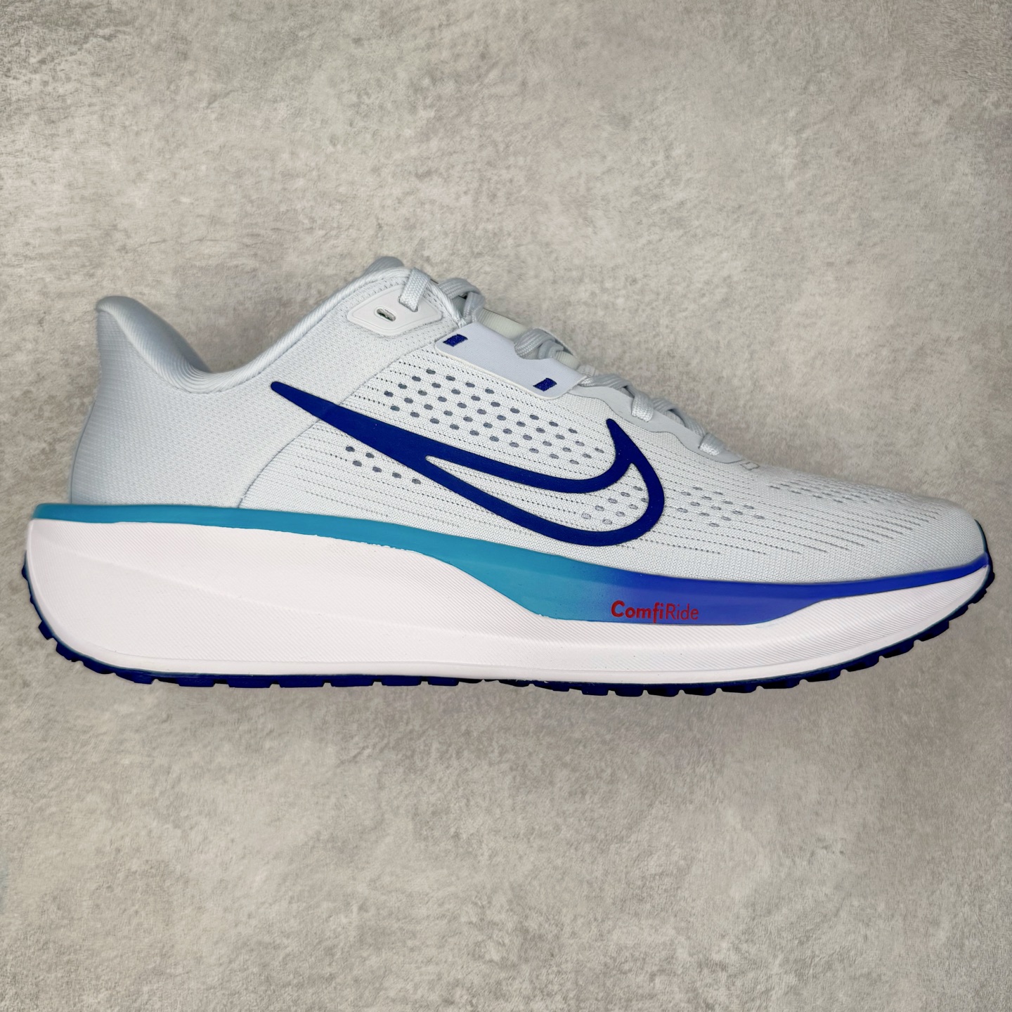 ＃特价福利 NK Zoom Pegasus 飞马41代马拉松系列网面透气缓震疾速跑鞋 拥有 Zoom Air 一如既往的稳定感和流畅感 鞋面采用工程网眼设计 为特定高热区域营造出色透气性 进一步增加鞋面的穿孔数量 让足部能够快速散热 中足搭配 Flywire 飞线 在高速运动时营造舒适稳定的贴合感 内置Zoon气垫加持 动力十足 尺码：36 36.5 37.5 38 38.5 39 40 40.5 41 42 42.5 43 44 44.5 45-选品中心